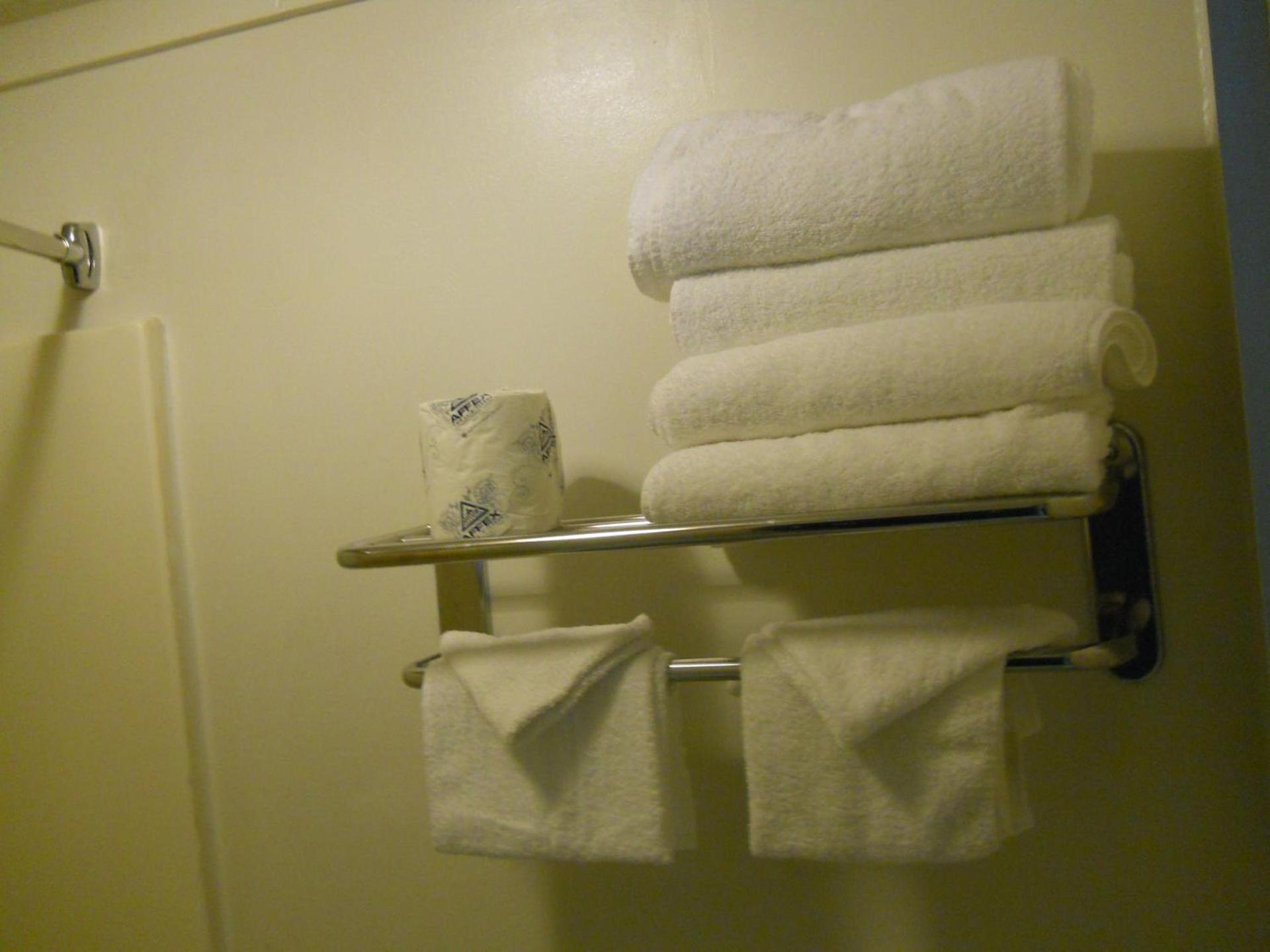 Value Inn Motel - Milwaukee Airport South photo 13