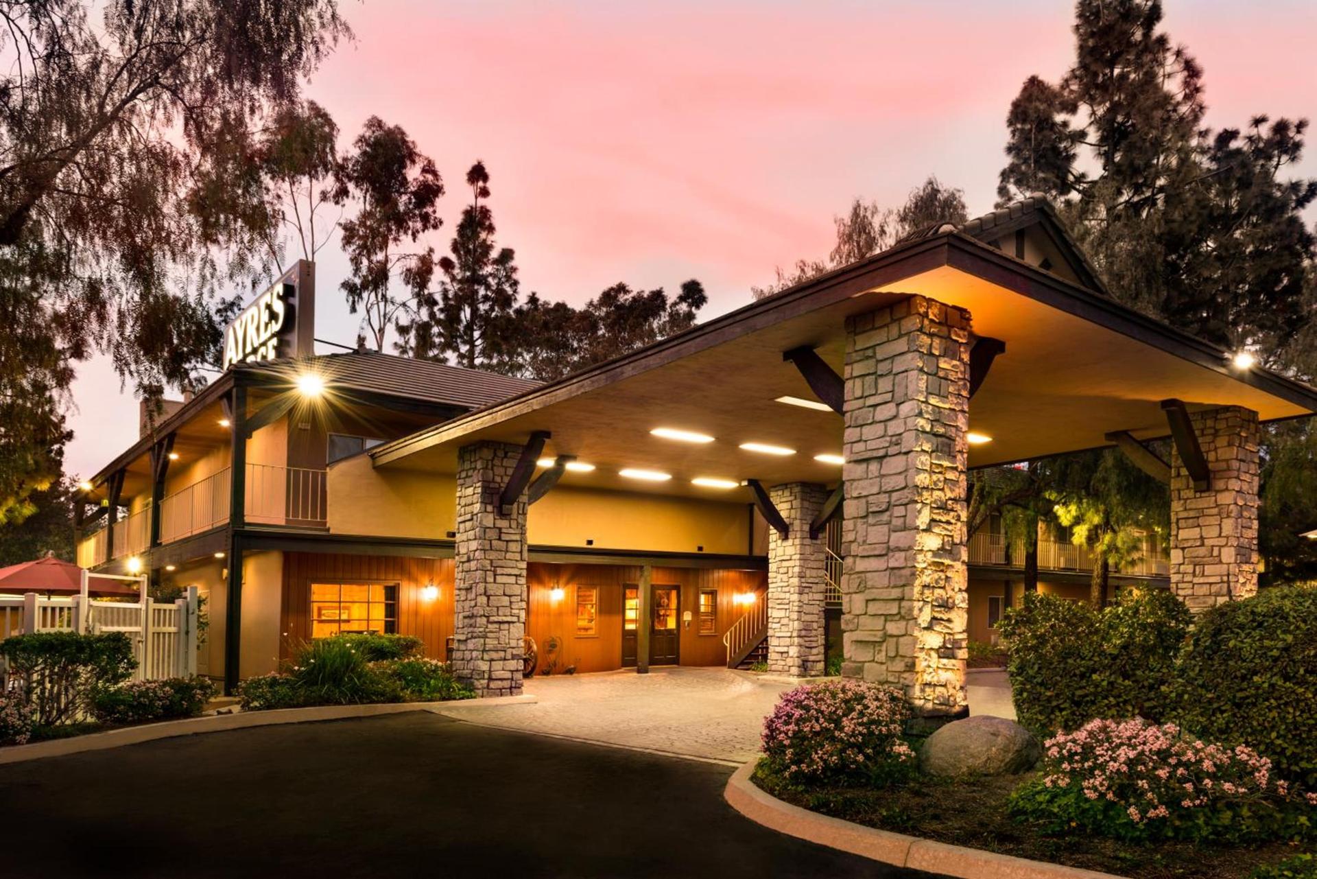 Ayres Lodge Alpine photo 1