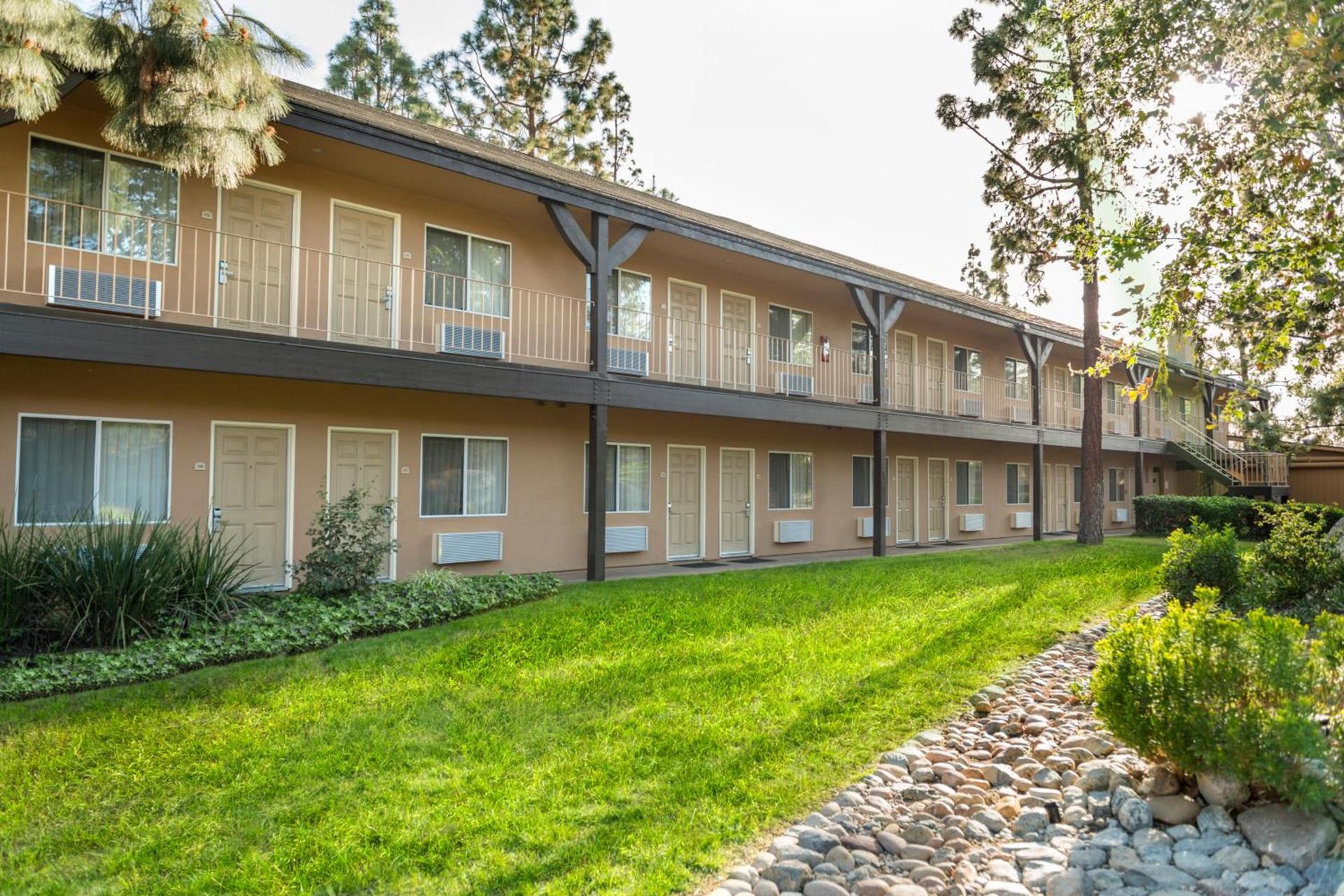 Ayres Lodge Alpine photo 26