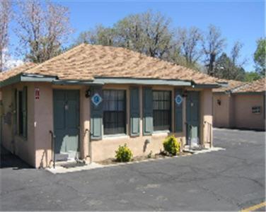 Bishop Elms Motel photo 21