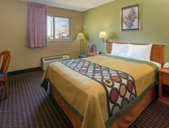 Super 8 by Wyndham Mendota I-39 photo 9