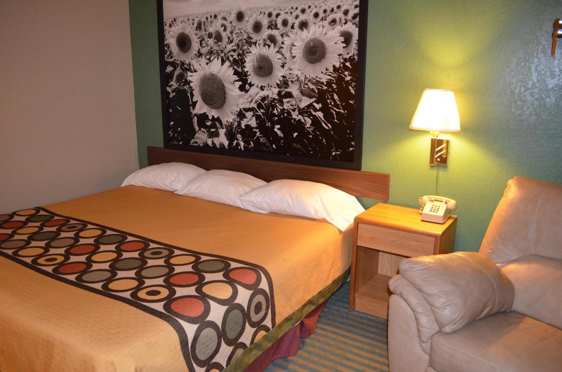 Super 8 by Wyndham Devils Lake photo 31