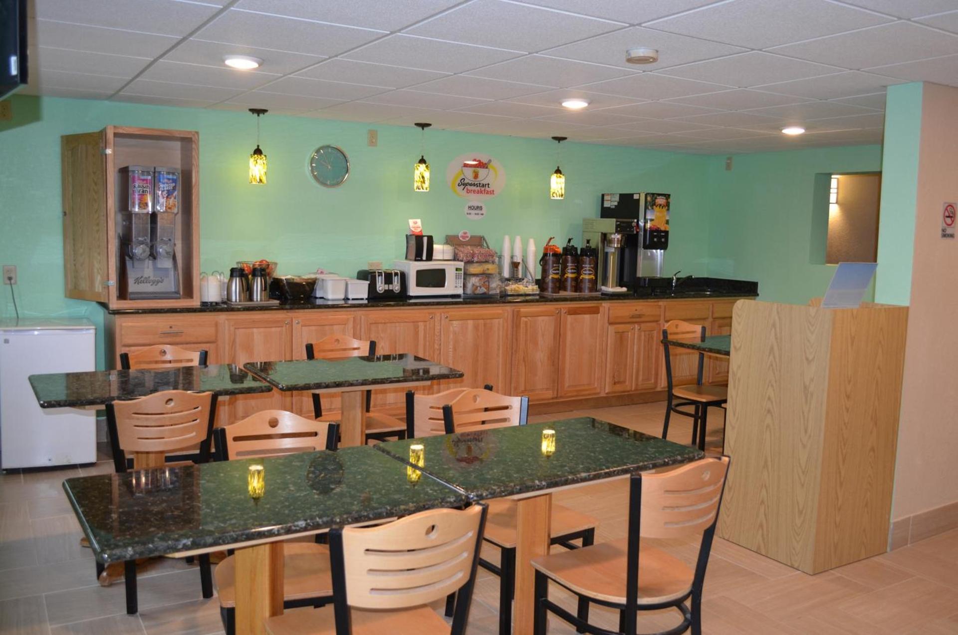 Super 8 by Wyndham Devils Lake photo 32