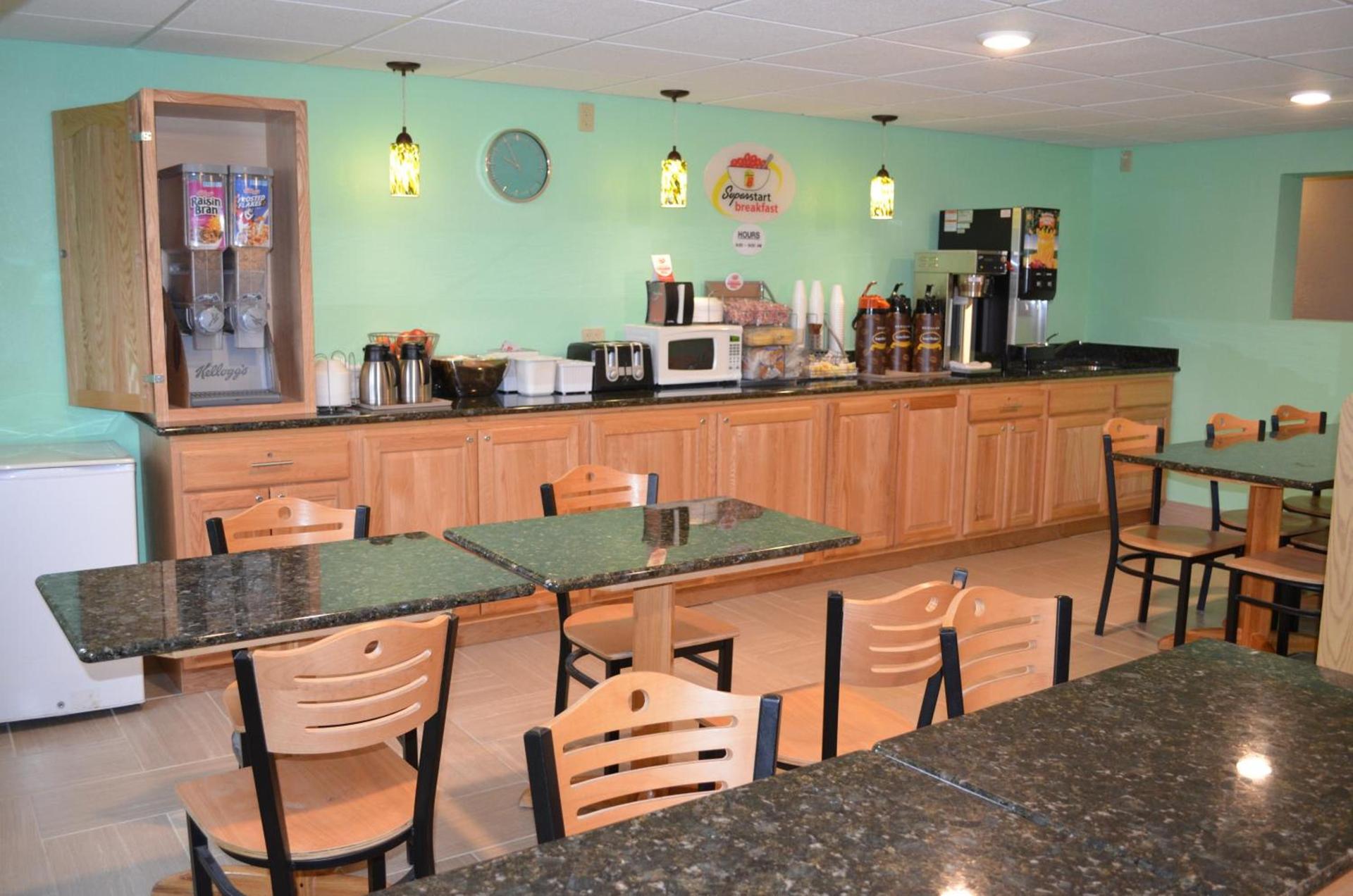 Super 8 by Wyndham Devils Lake photo 35