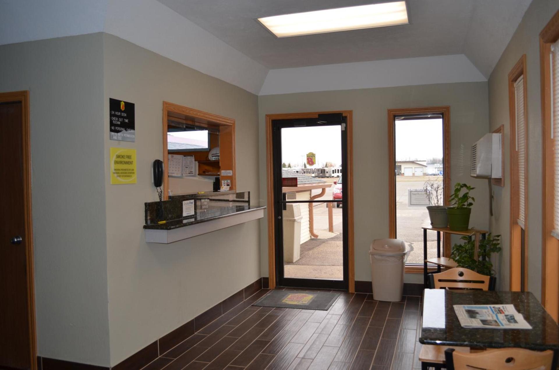 Super 8 by Wyndham Devils Lake photo 39
