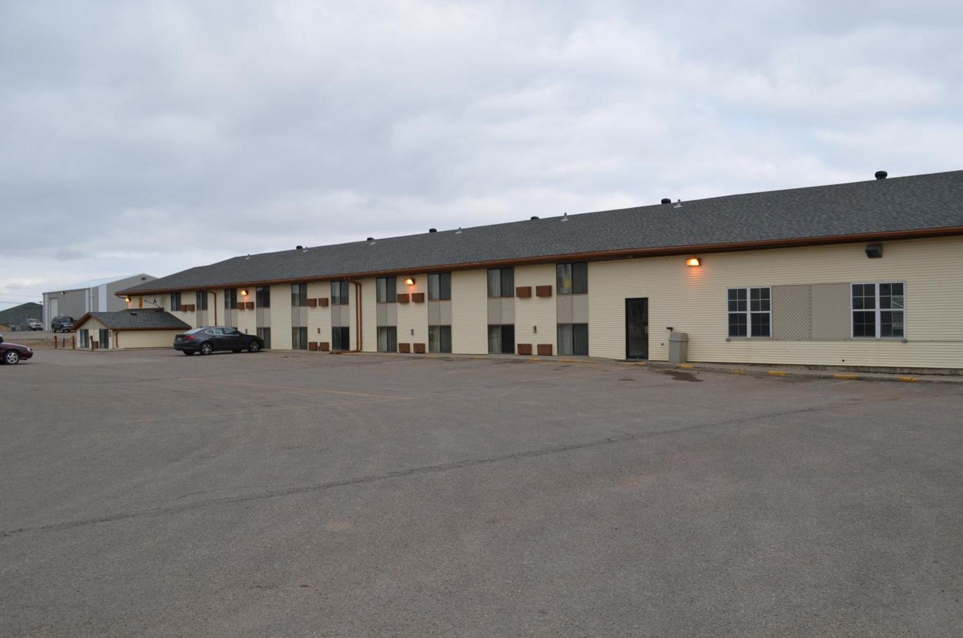 Super 8 by Wyndham Devils Lake photo 46