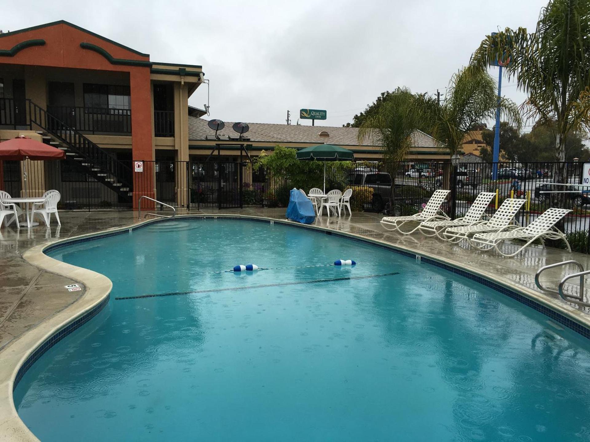 Super 8 by Wyndham Salinas photo 6