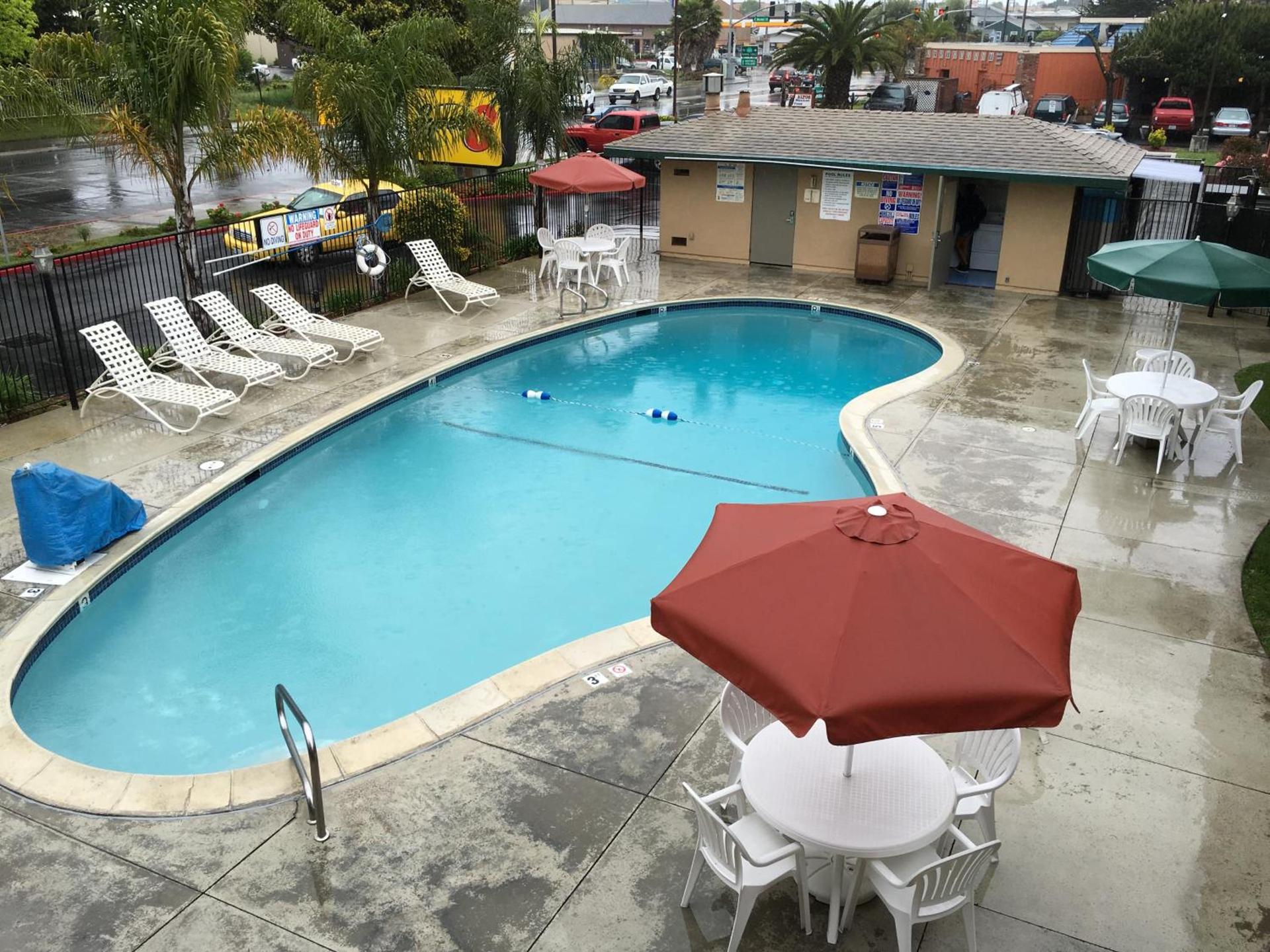 Super 8 by Wyndham Salinas photo 7