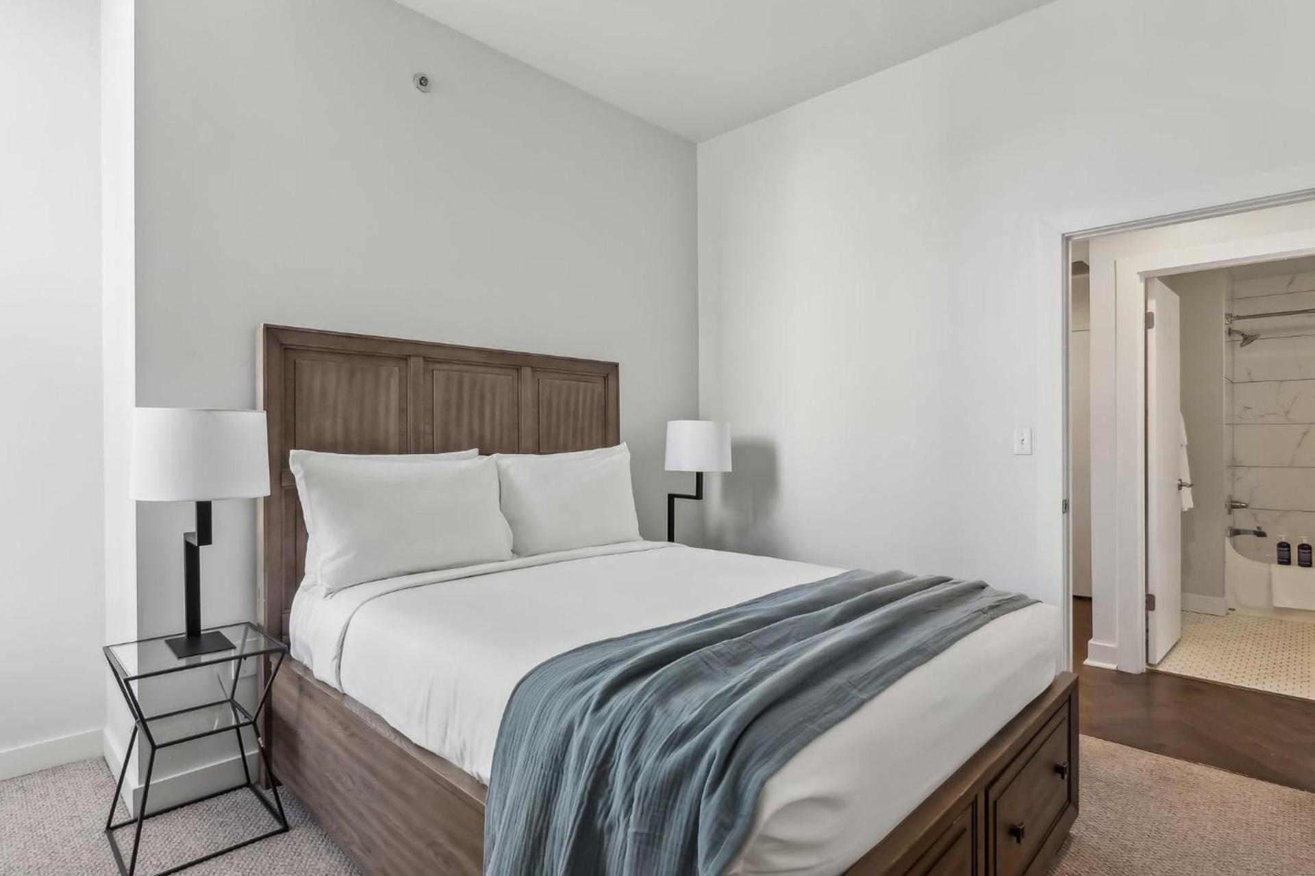 Placemakr Downtown Pittsburgh at The Pennsylvanian photo 12