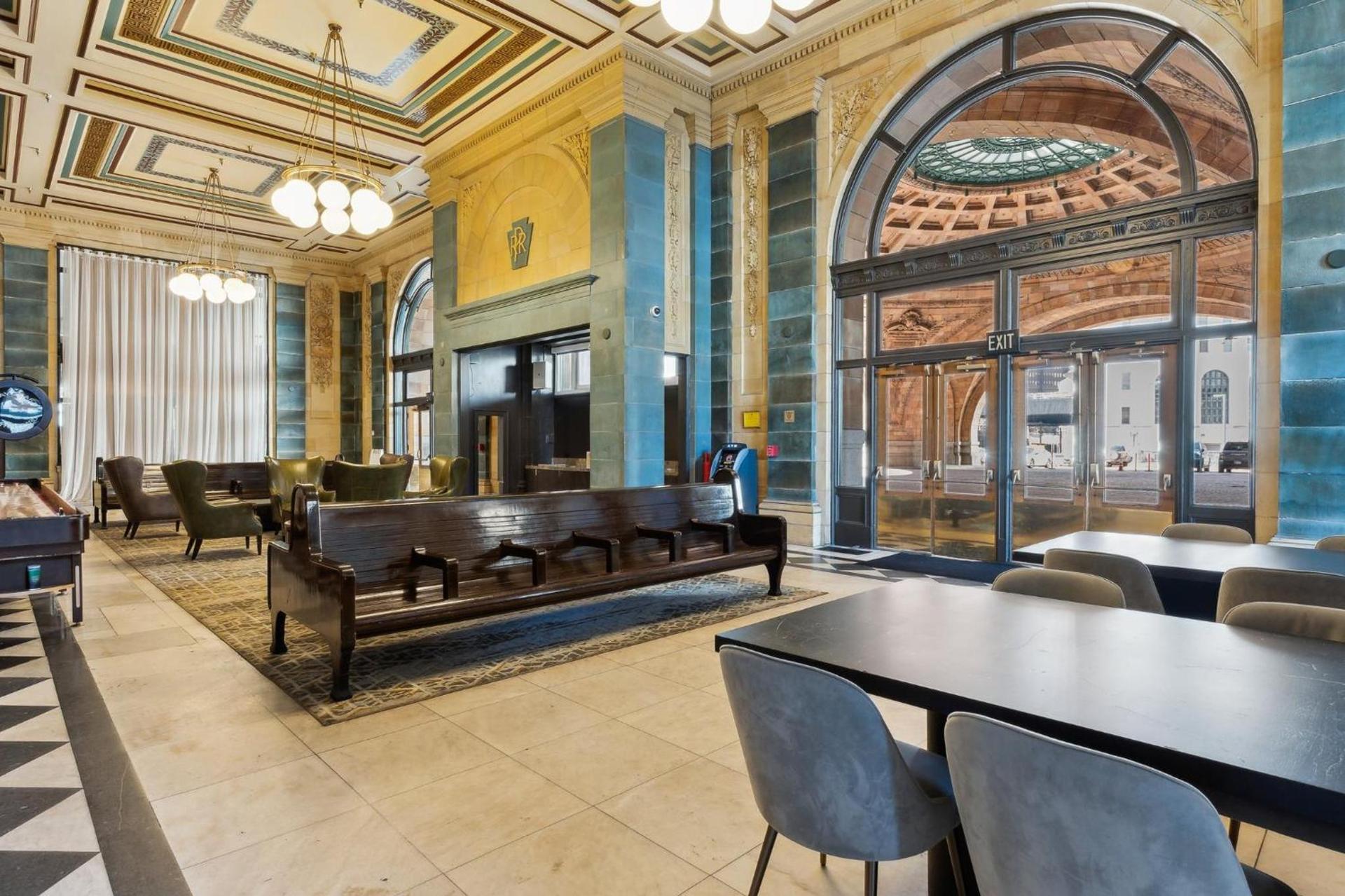 Placemakr Downtown Pittsburgh at The Pennsylvanian photo 27