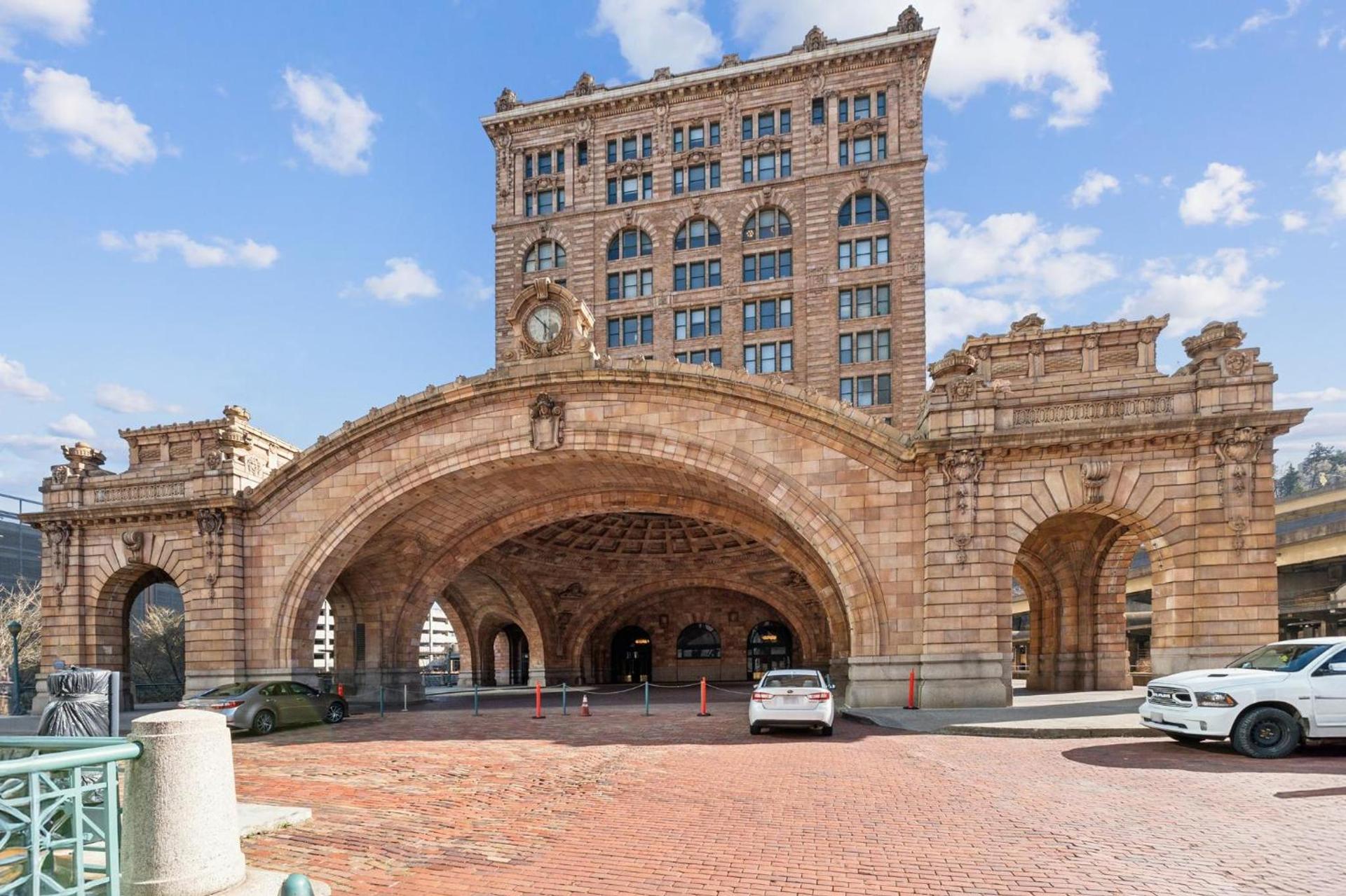 Placemakr Downtown Pittsburgh at The Pennsylvanian photo 6