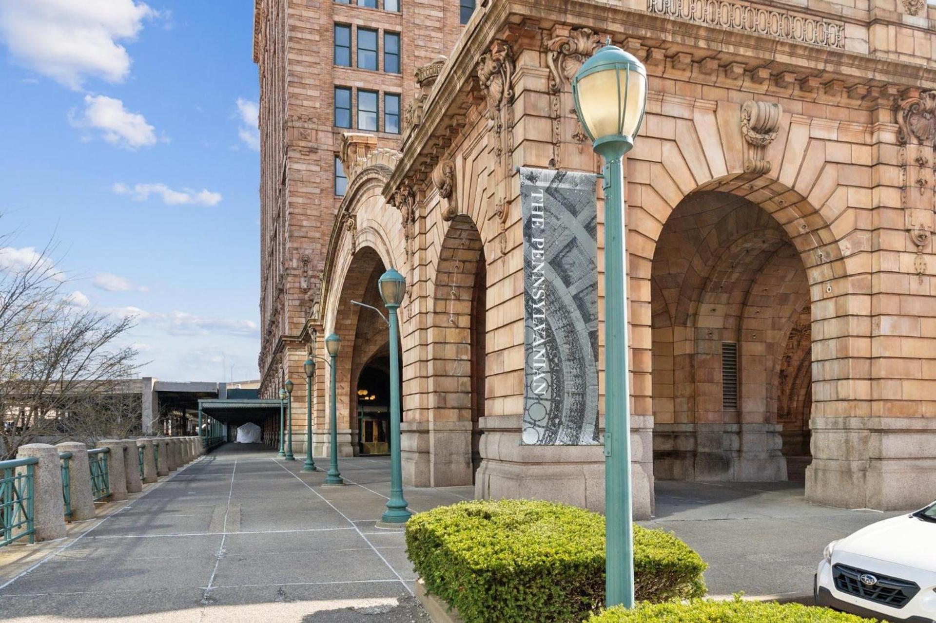 Placemakr Downtown Pittsburgh at The Pennsylvanian photo 4