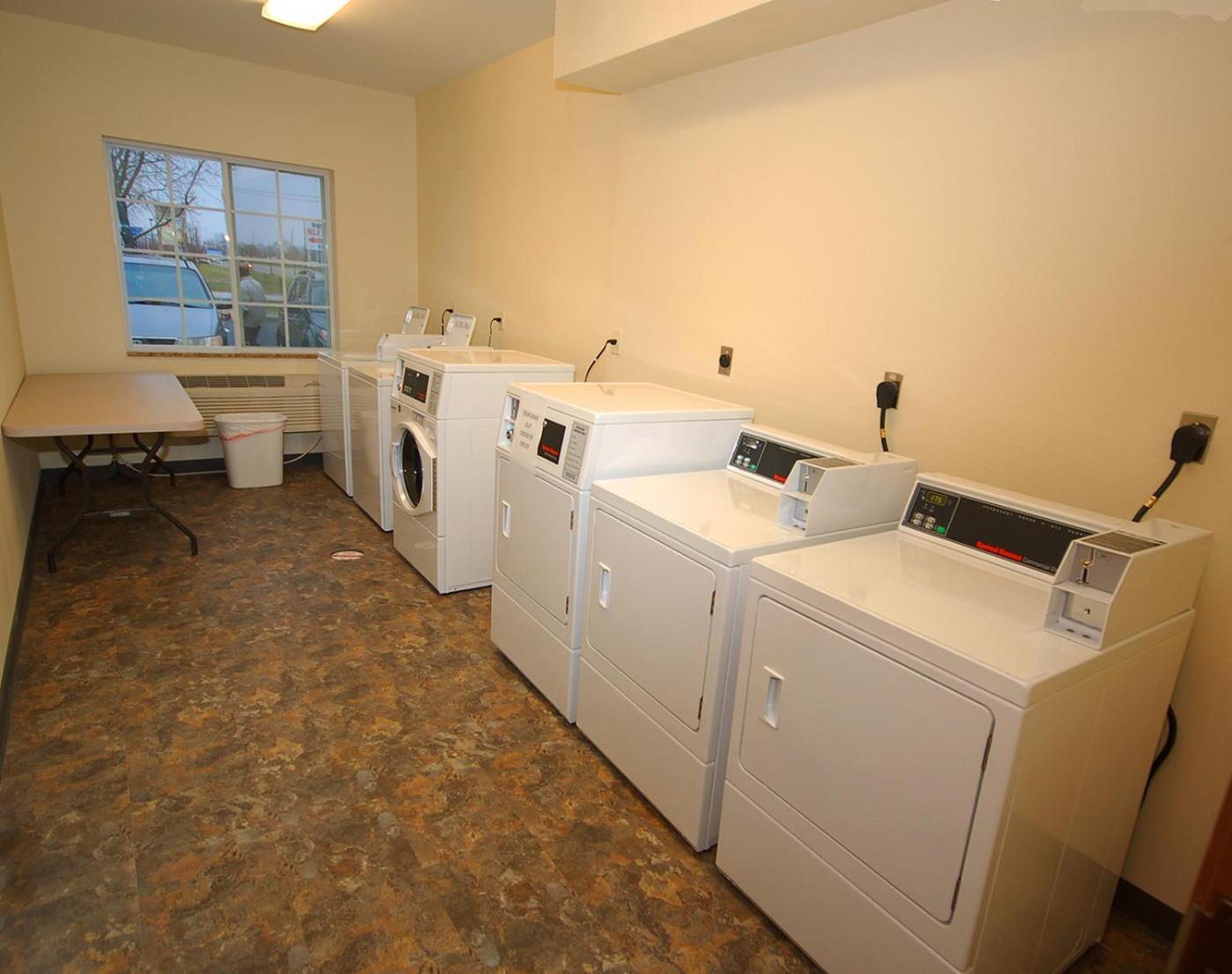 White House Suites photo 8