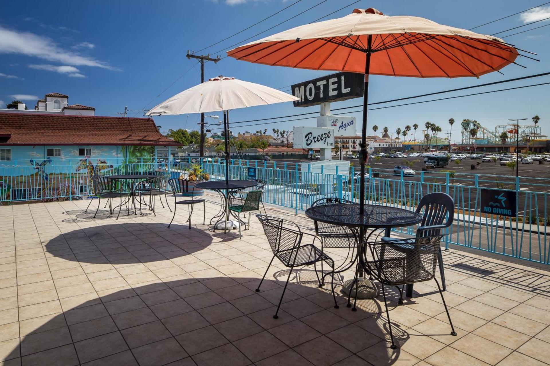Aqua Breeze Inn photo 3