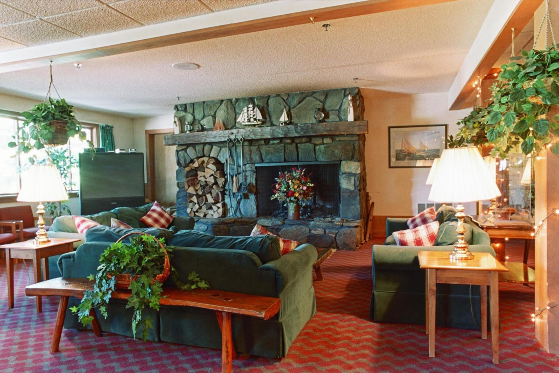 Commodores Inn photo 66
