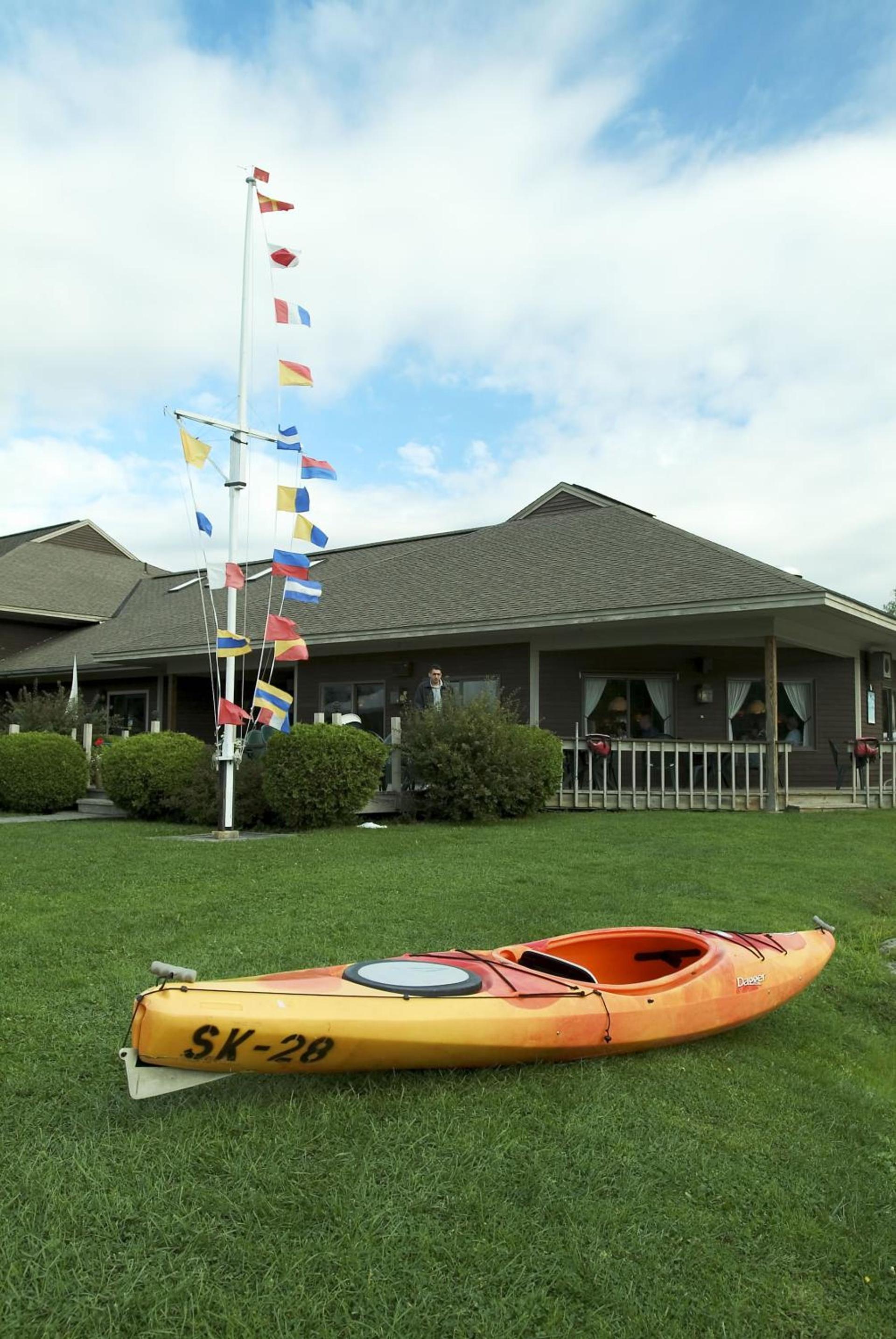 Commodores Inn photo 64