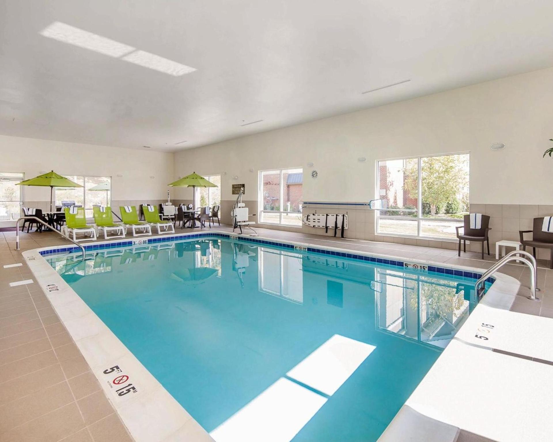 Comfort Suites Marietta-Parkersburg photo 13