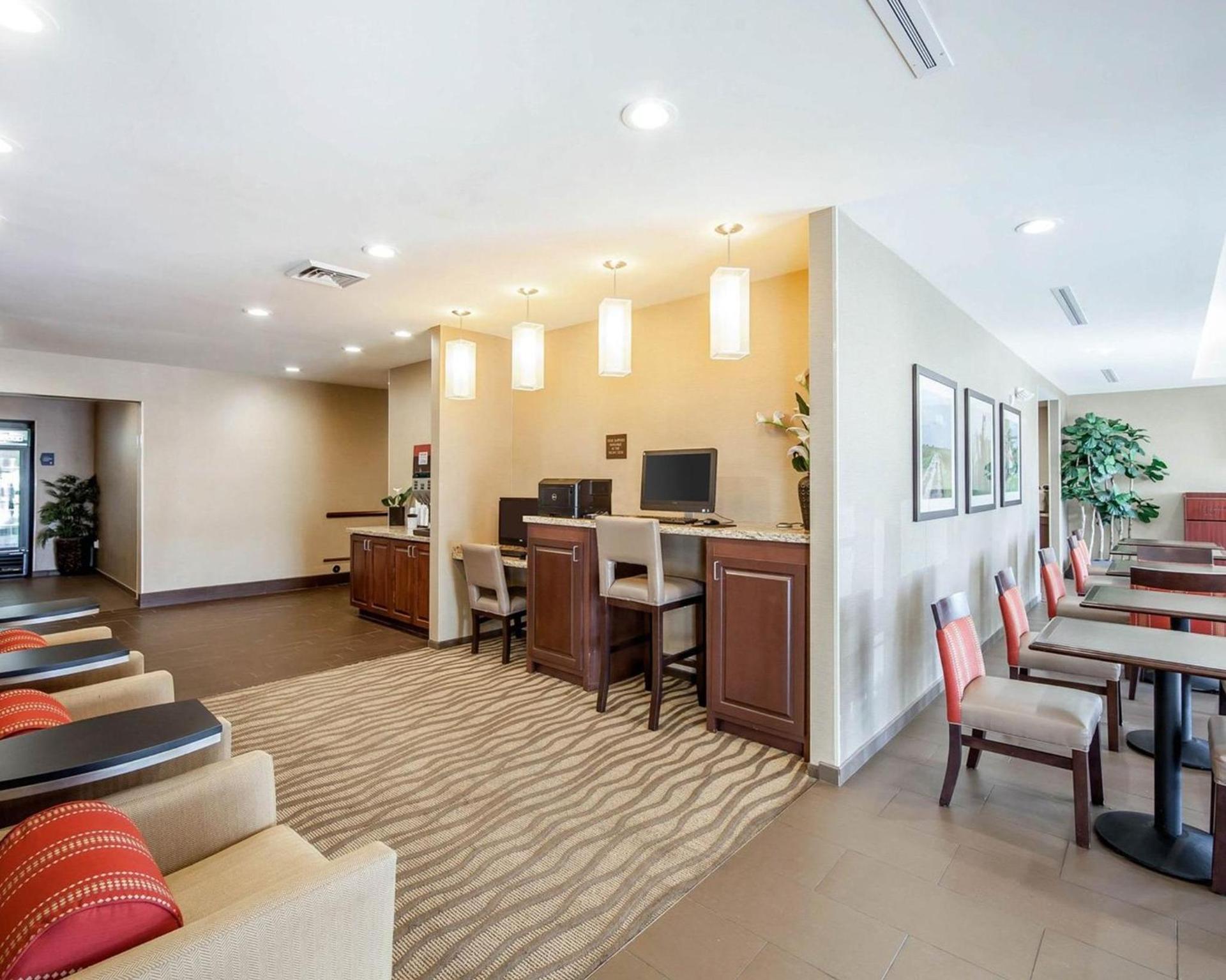 Comfort Suites Marietta-Parkersburg photo 6