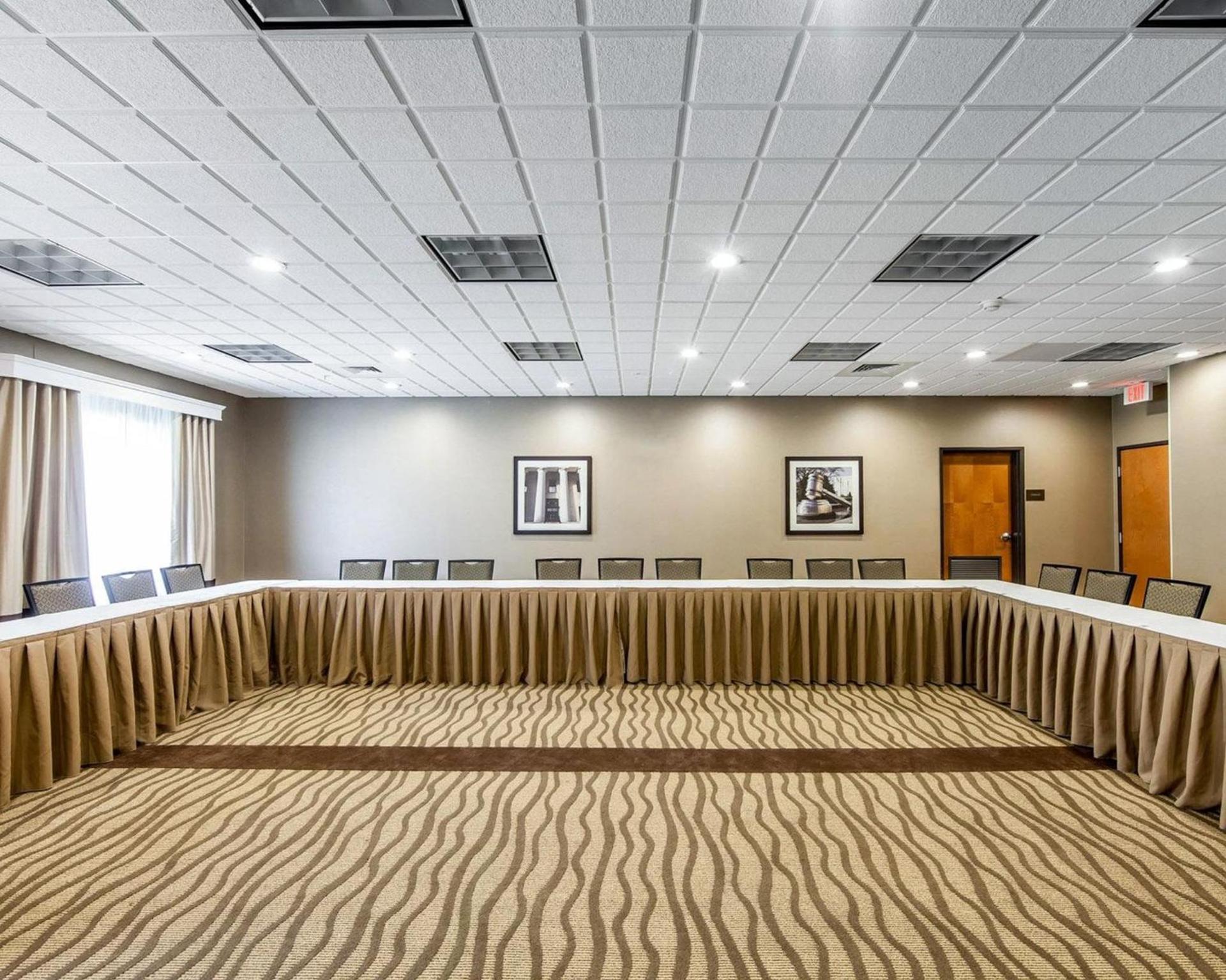 Comfort Suites Marietta-Parkersburg photo 18