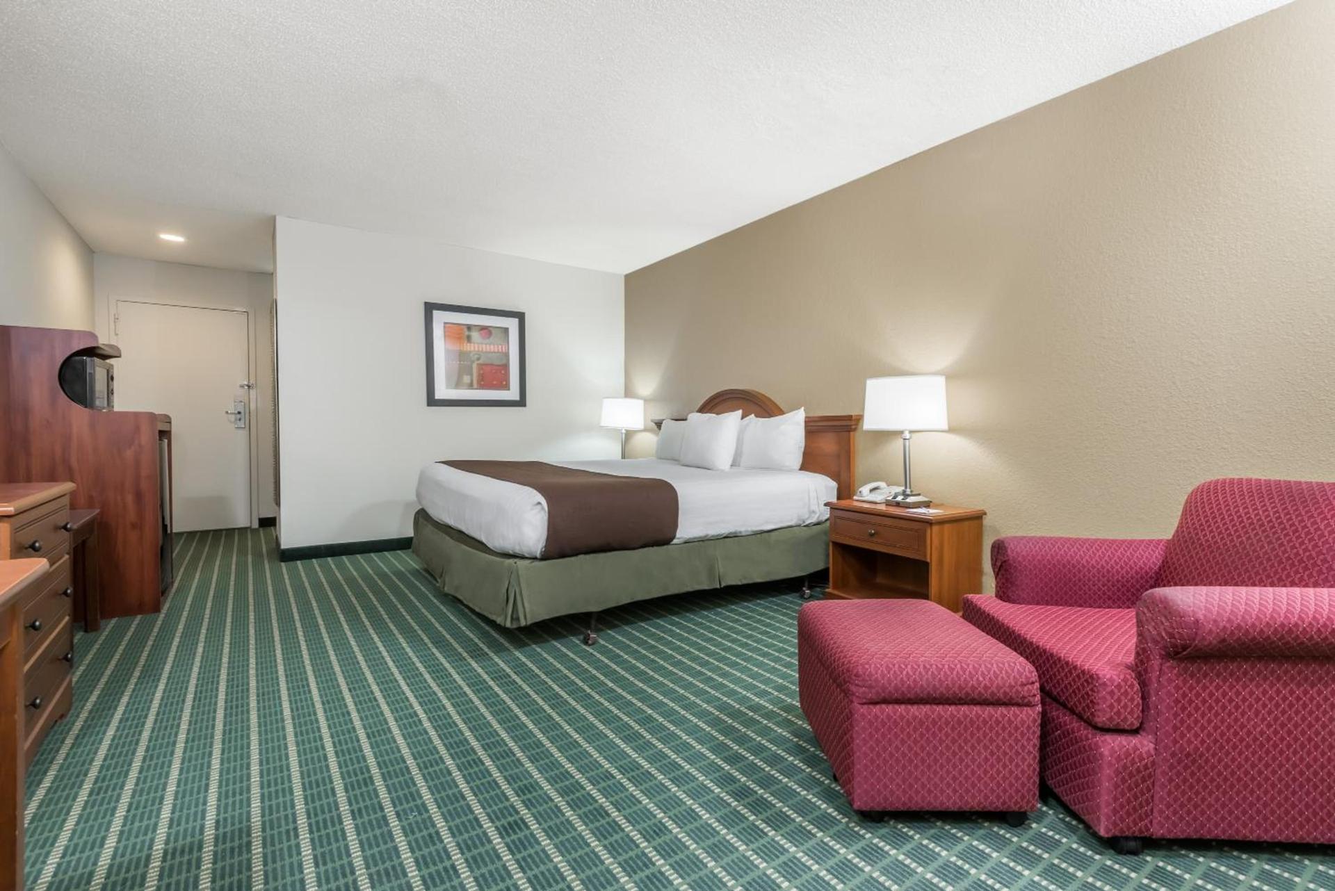Baymont by Wyndham Kokomo photo 32
