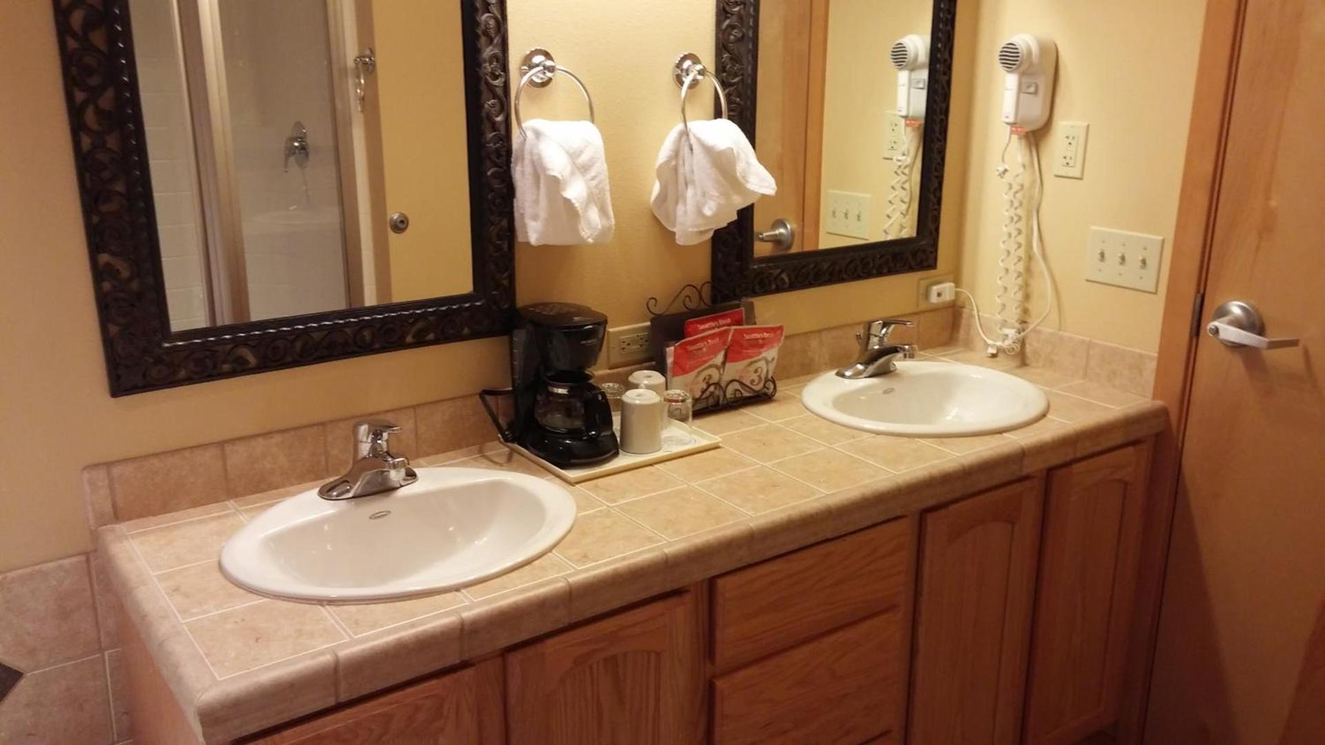Icicle Village Resort photo 57