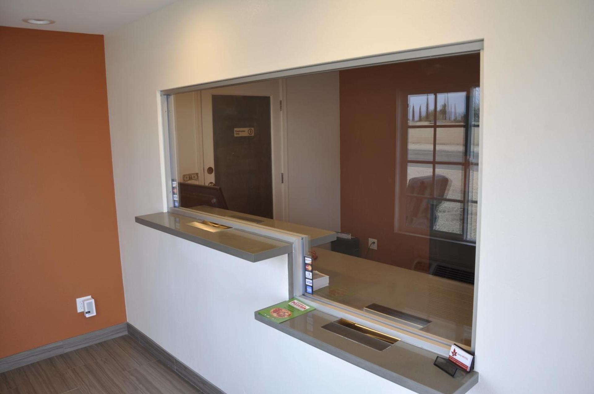 Motel 6 Maple/Main photo 8