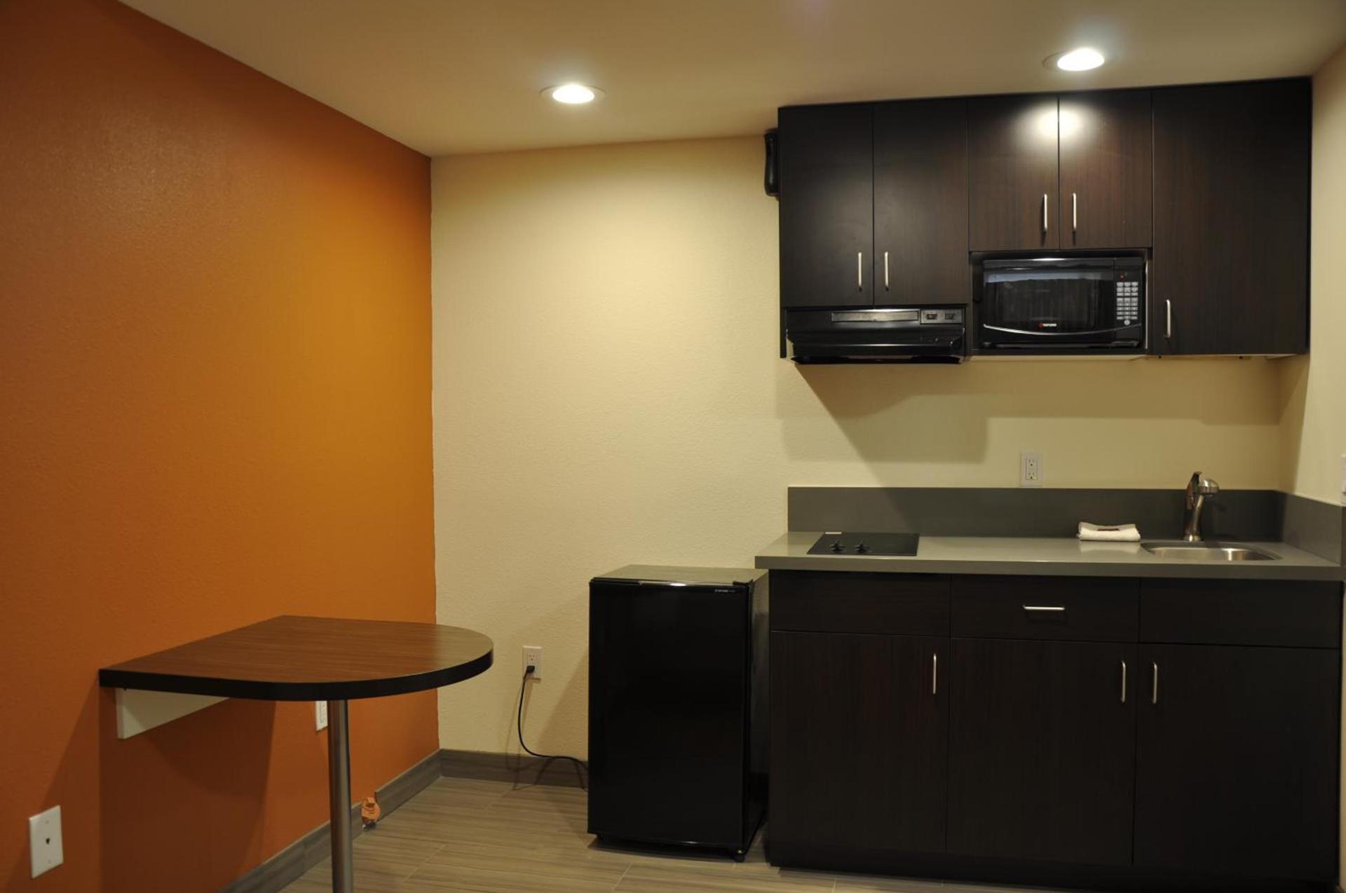 Motel 6 Maple/Main photo 10