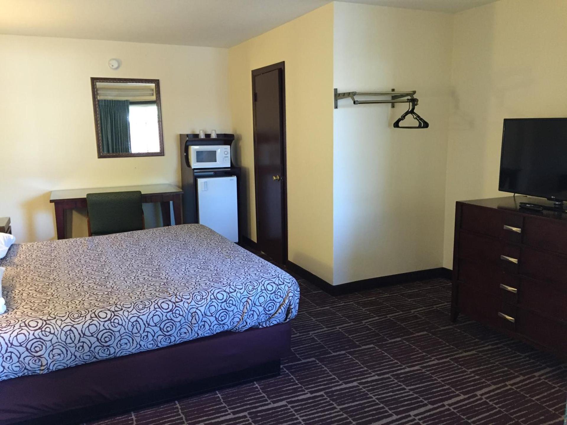 Economy Inn photo 11