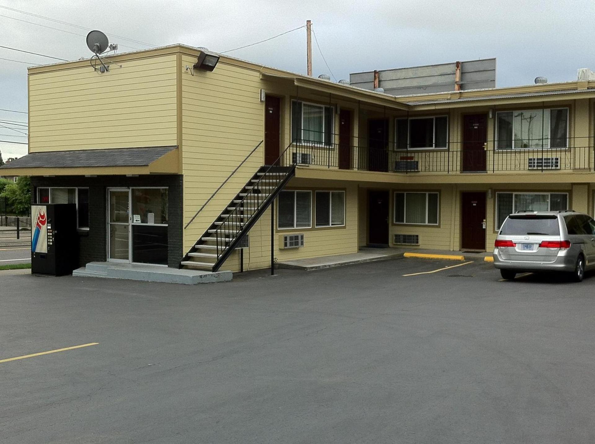 Economy Inn photo 14