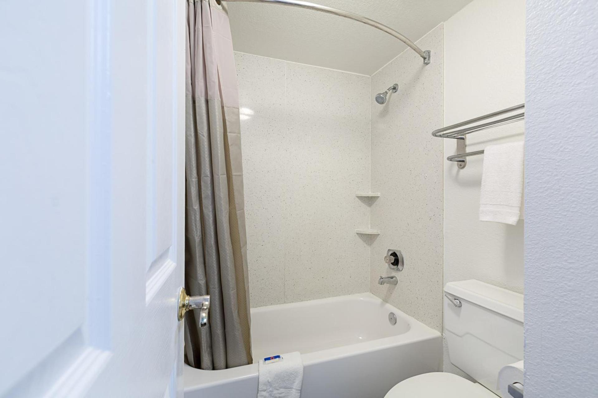 Motel 6-Dallas, TX - Market Center photo 55