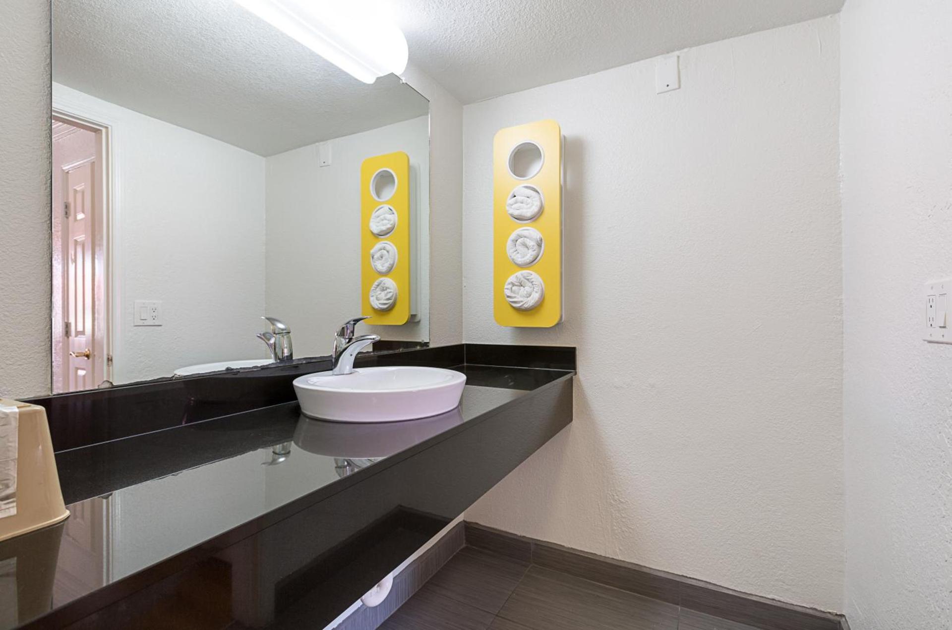 Motel 6-Dallas, TX - Market Center photo 58