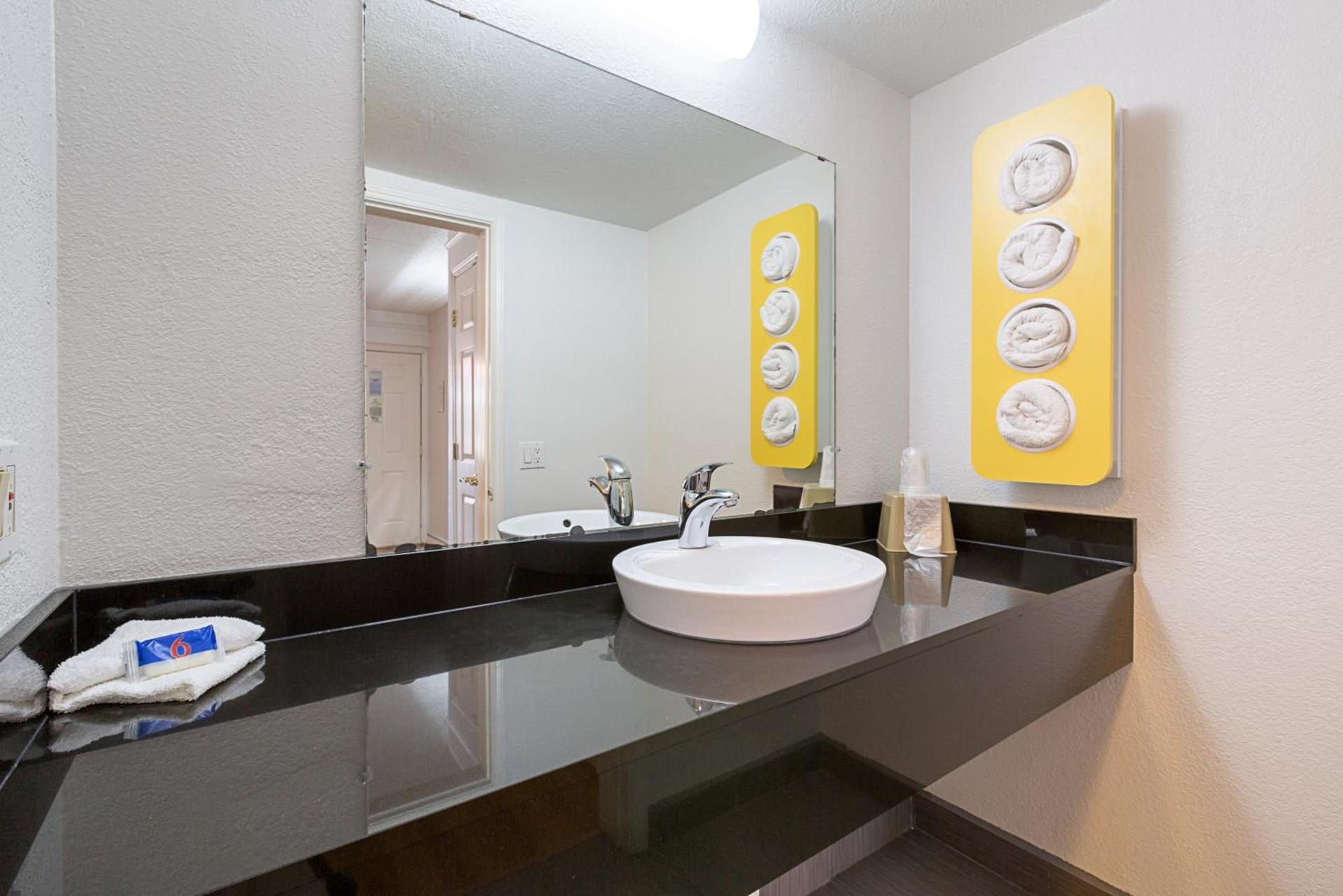 Motel 6-Dallas, TX - Market Center photo 56