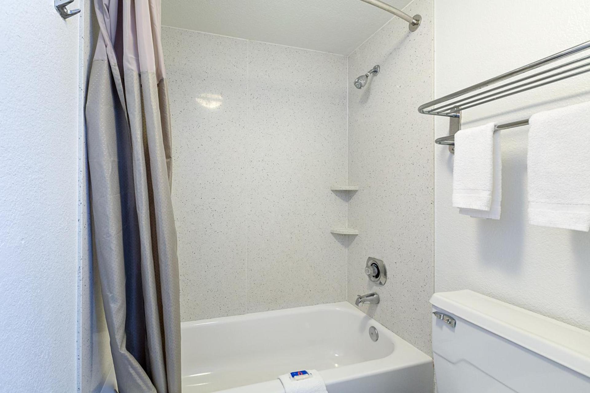 Motel 6-Dallas, TX - Market Center photo 57