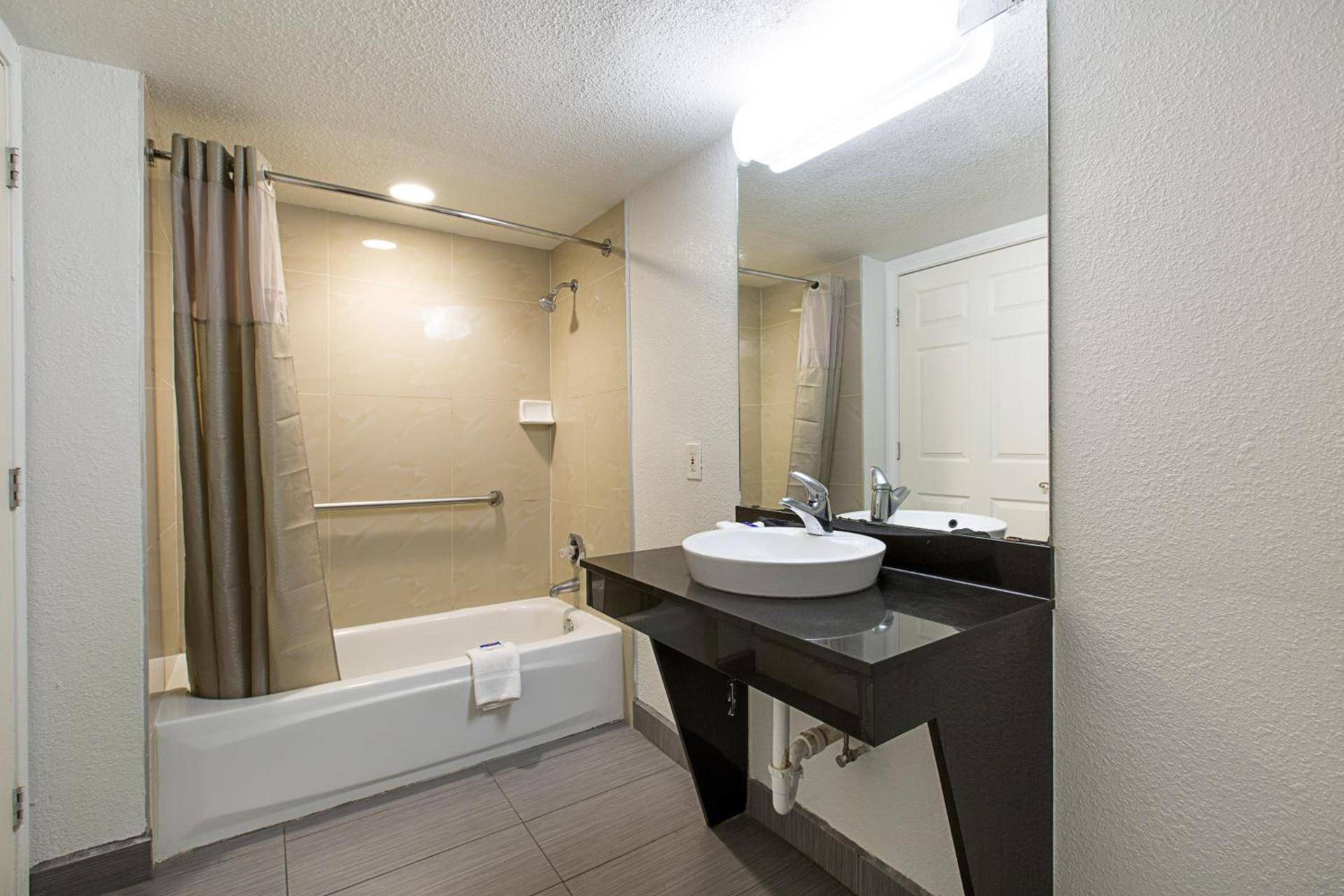 Motel 6-Dallas, TX - Market Center photo 59