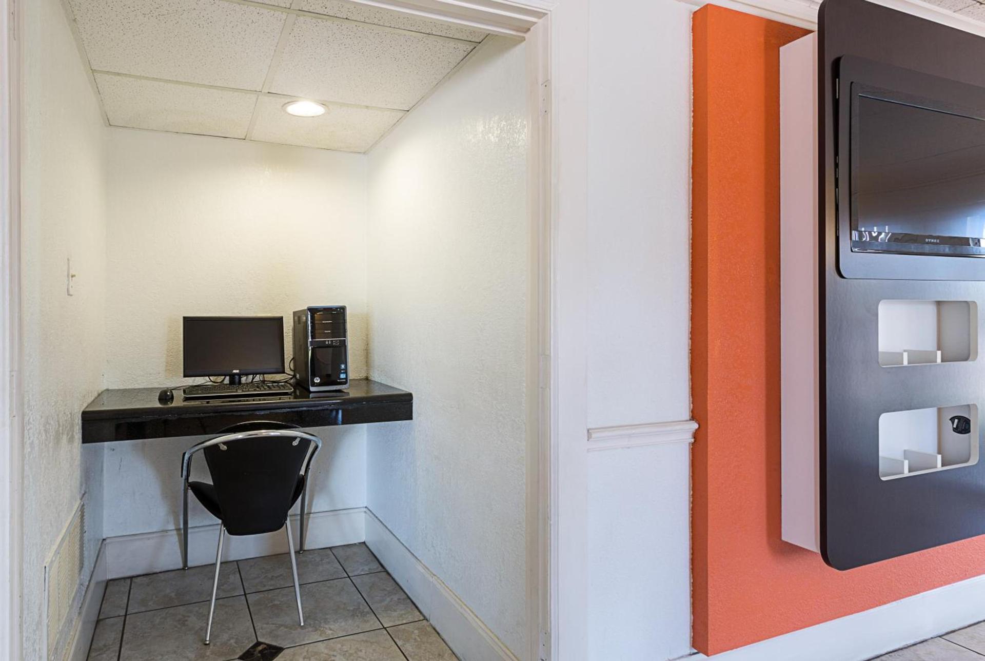 Motel 6-Dallas, TX - Market Center photo 40