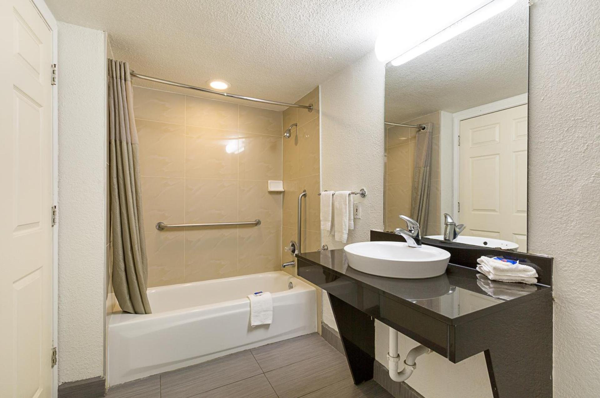 Motel 6-Dallas, TX - Market Center photo 61
