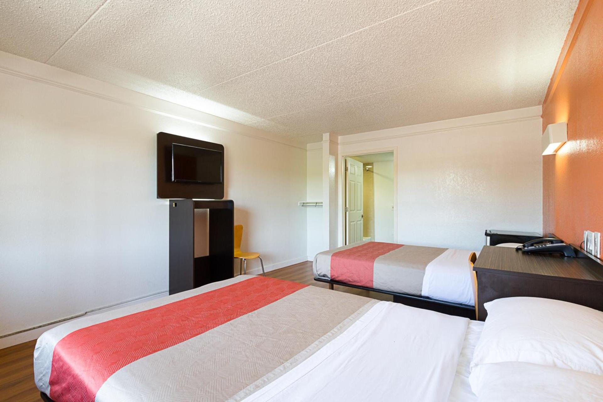 Motel 6-Dallas, TX - Market Center photo 42
