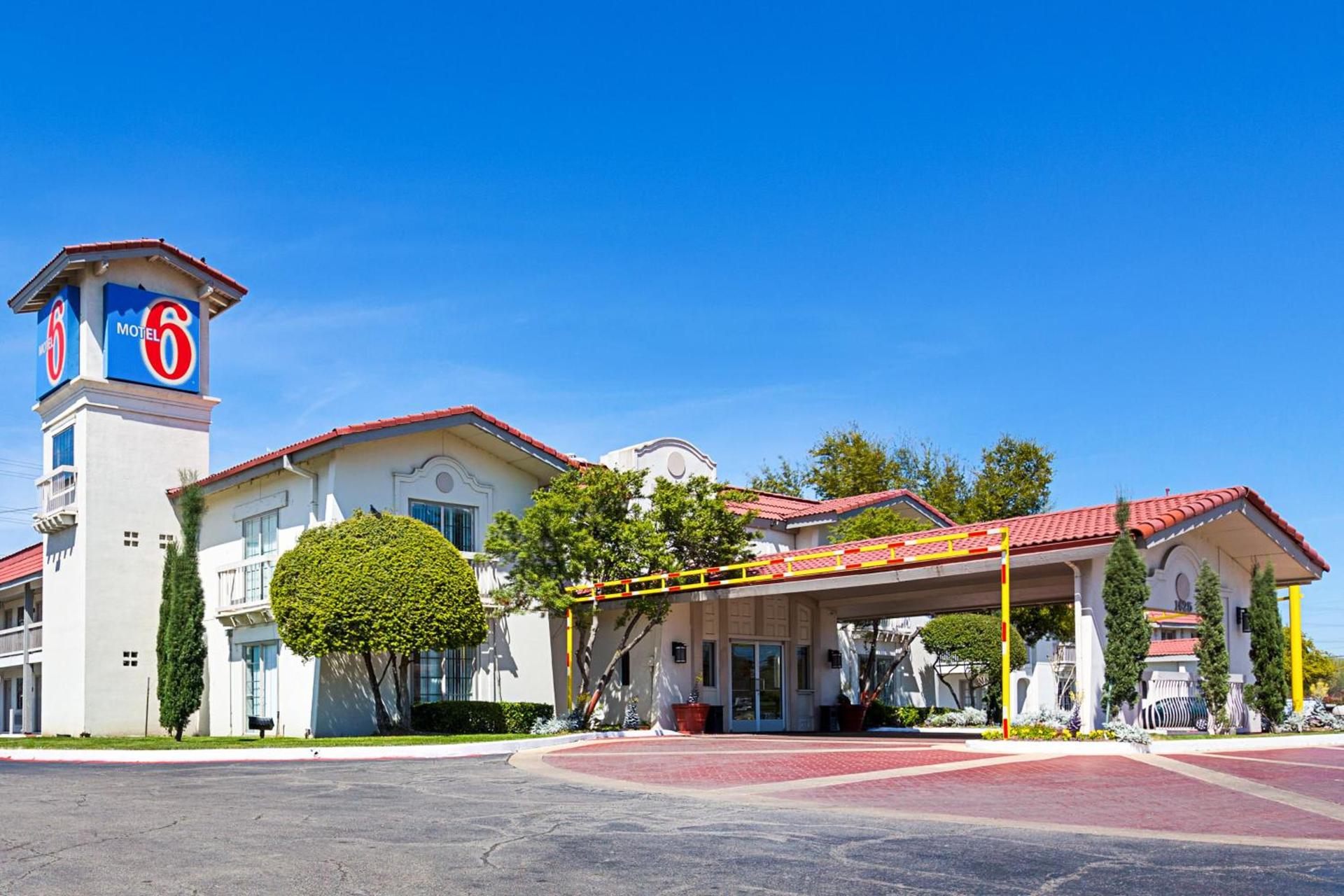 Motel 6-Dallas, TX - Market Center photo 31