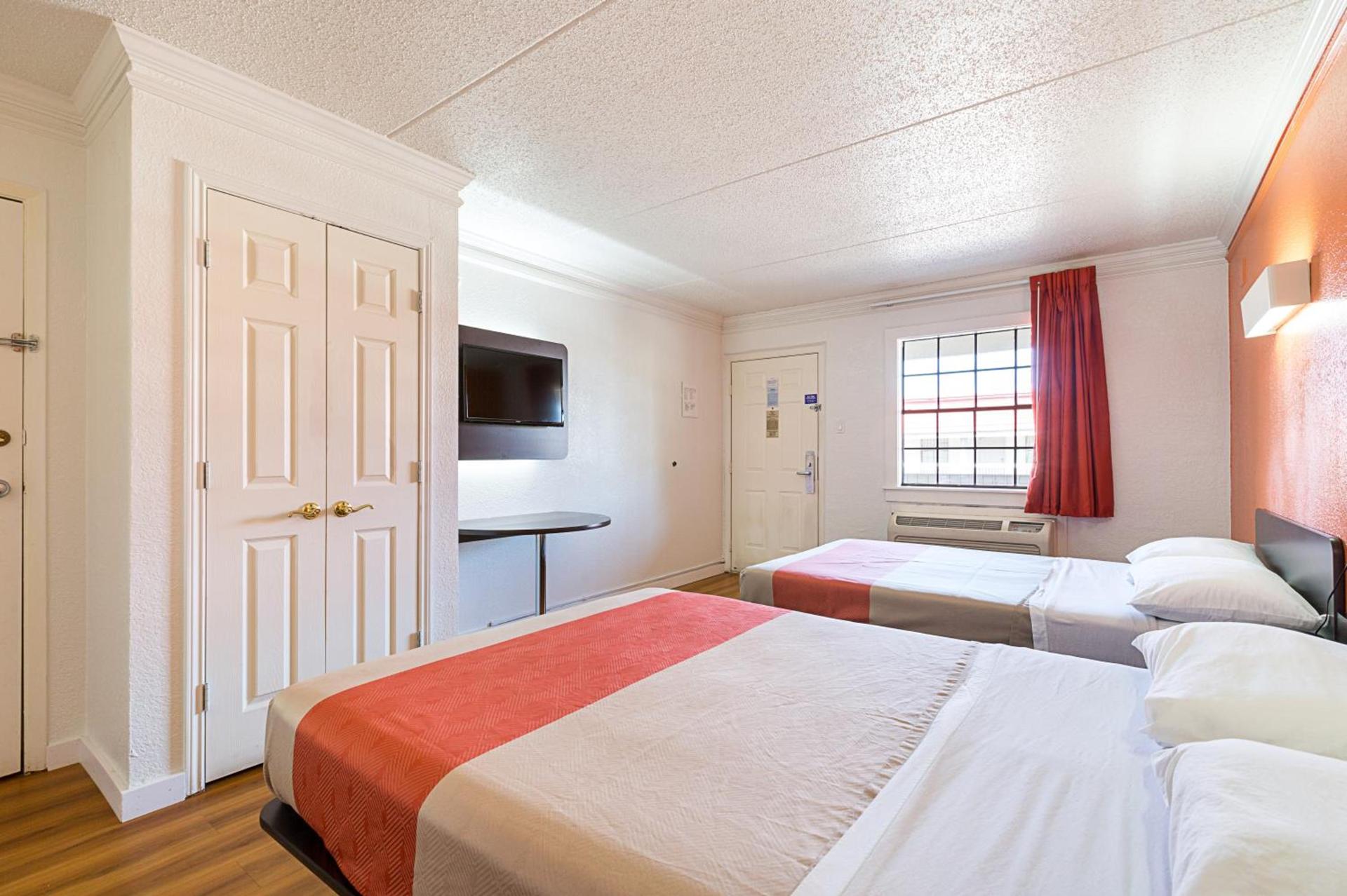 Motel 6-Dallas, TX - Market Center photo 44