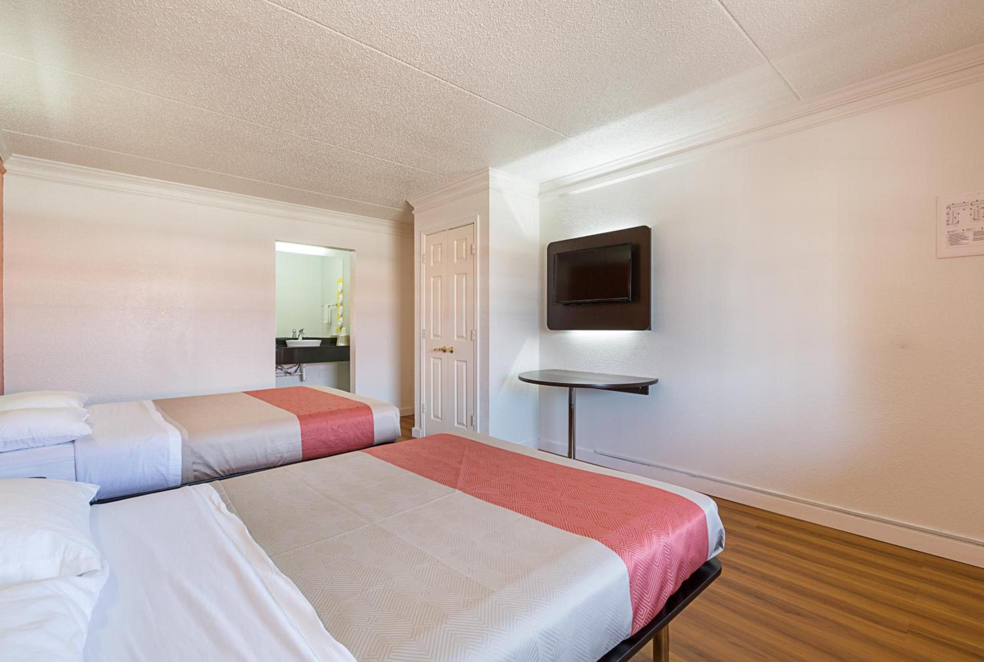 Motel 6-Dallas, TX - Market Center photo 45