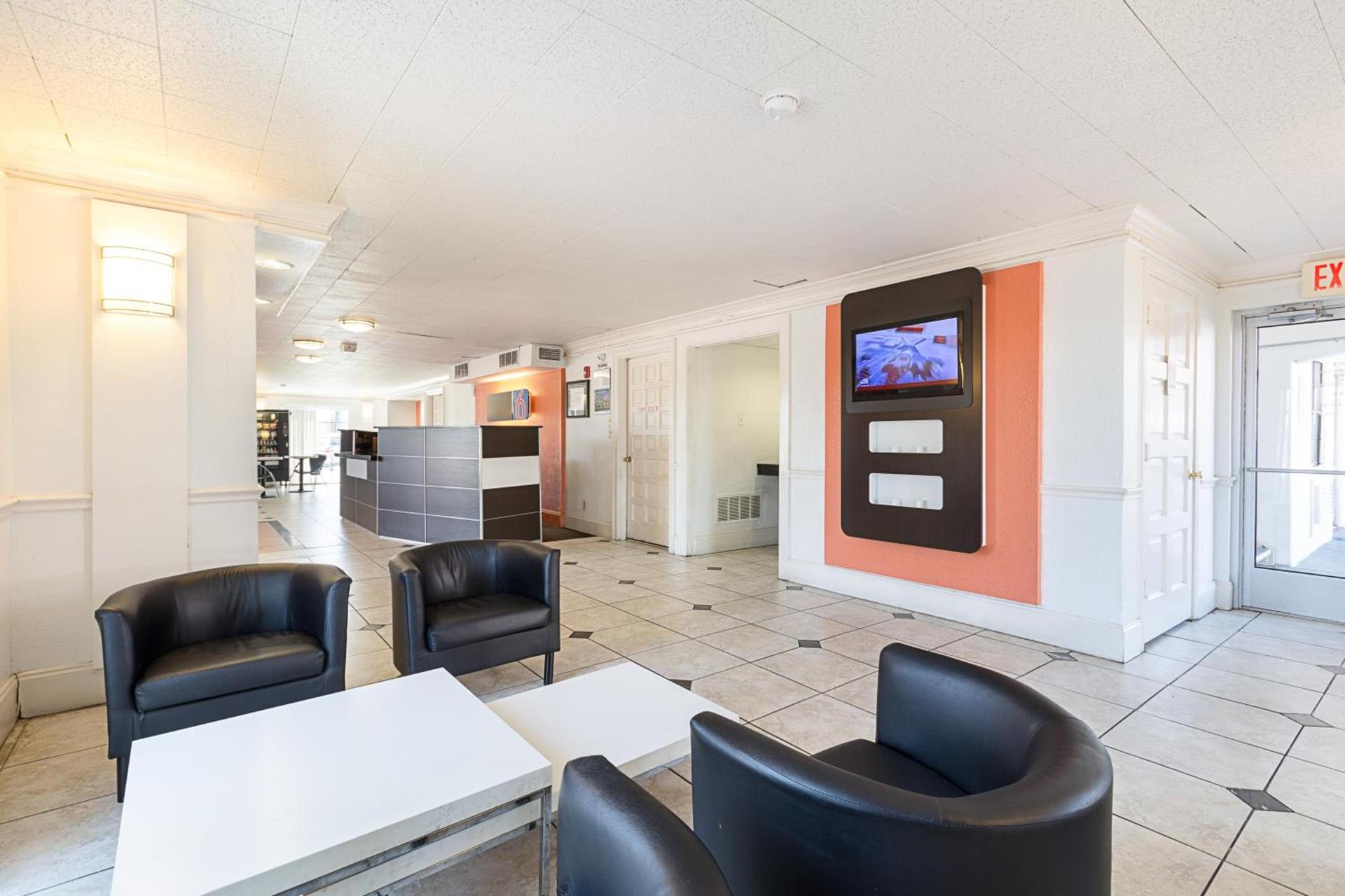 Motel 6-Dallas, TX - Market Center photo 39