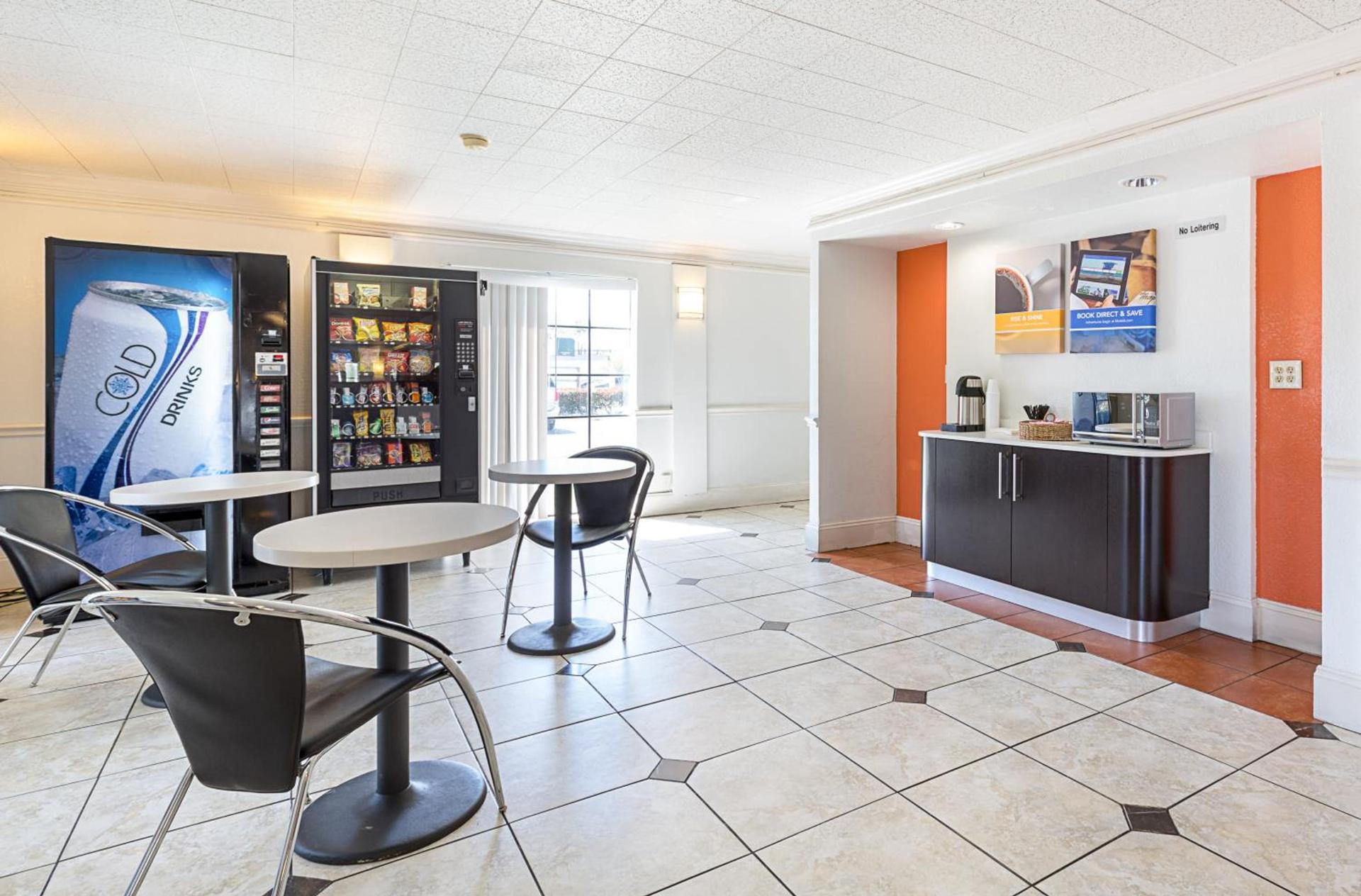 Motel 6-Dallas, TX - Market Center photo 41