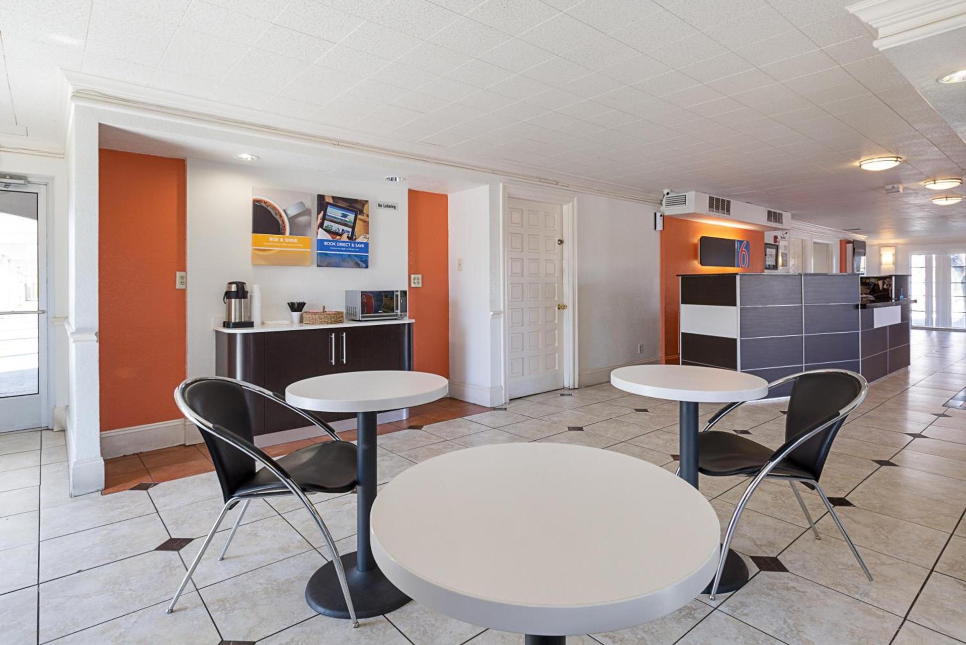 Motel 6-Dallas, TX - Market Center photo 38