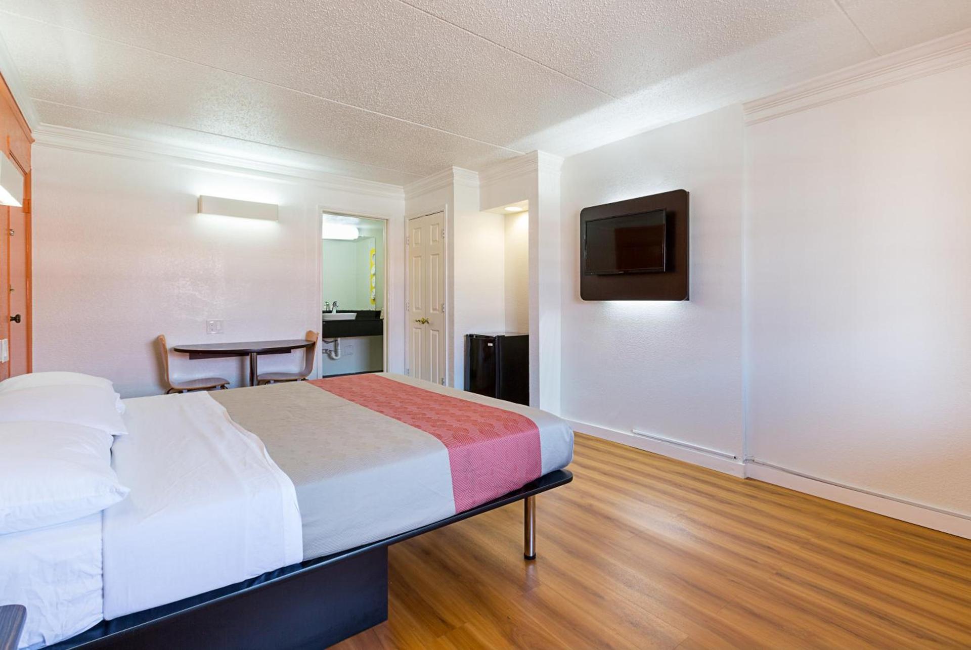 Motel 6-Dallas, TX - Market Center photo 48