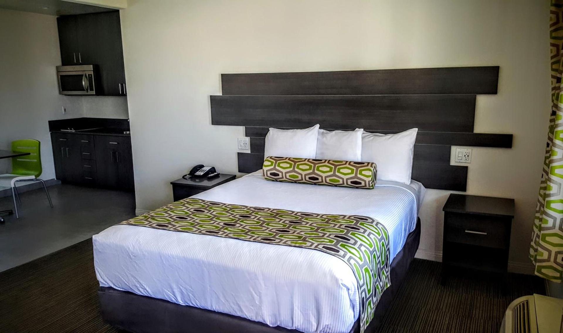 Jewel City Inn photo 18