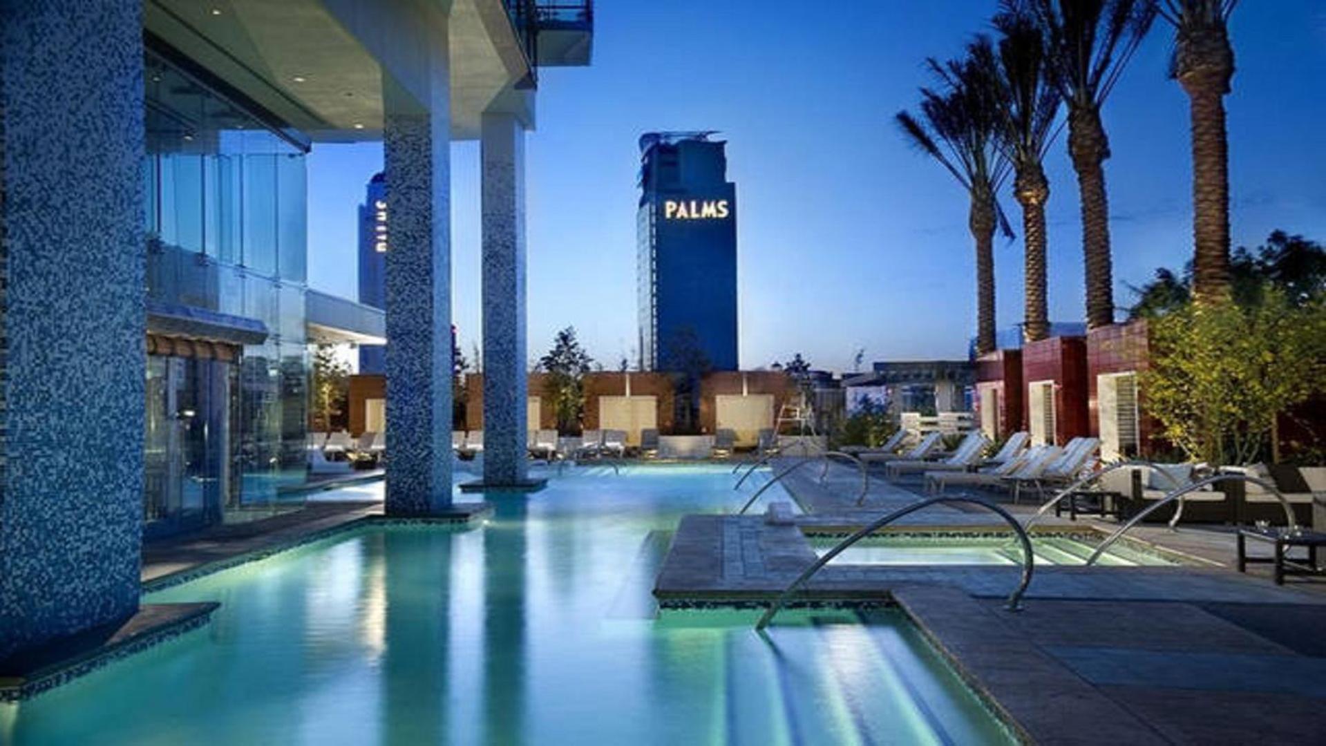 Palms Place Suite with Strip View photo 18