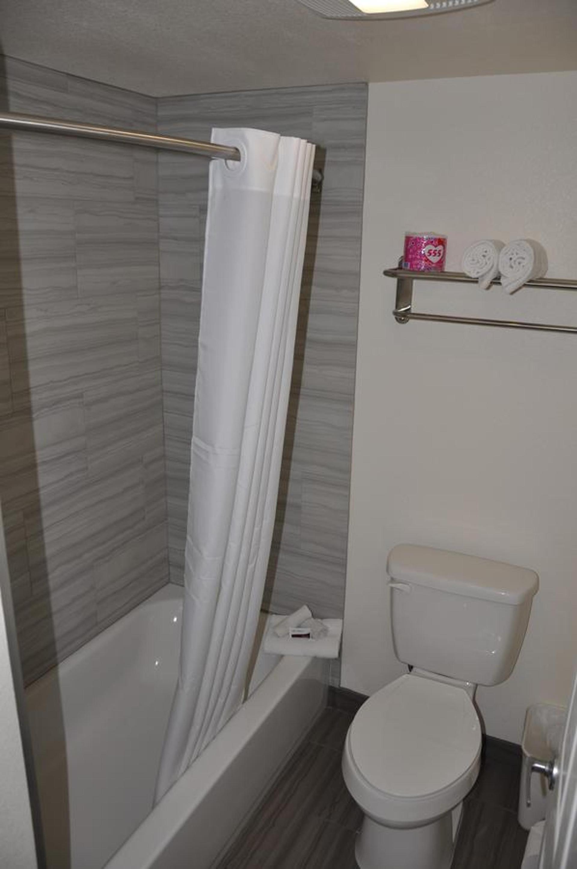 Motel 6 Maple/Main photo 12