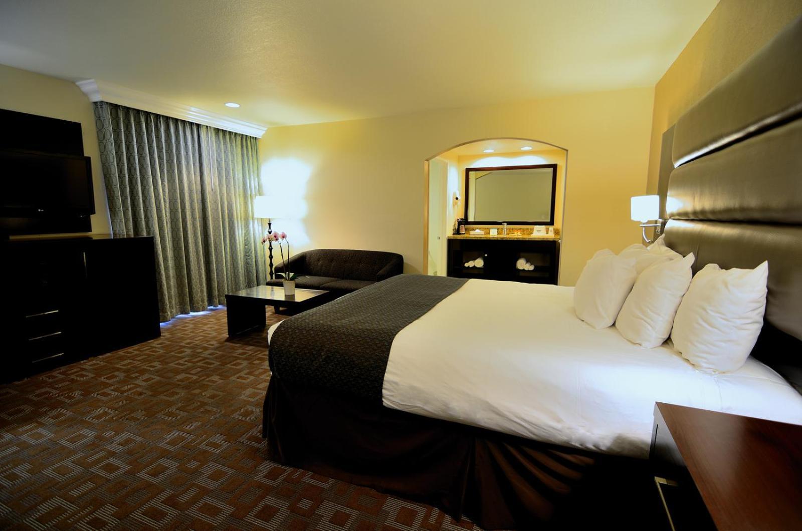 Days Inn by Wyndham Downey photo 17