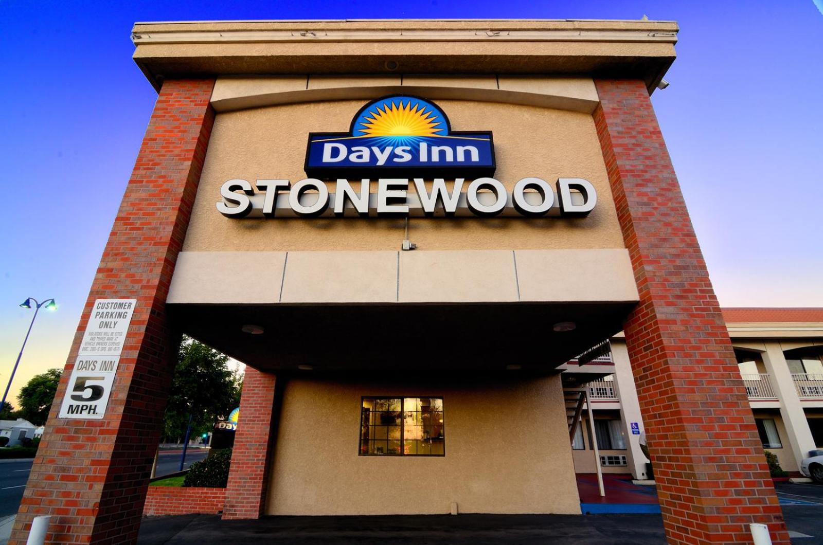 Days Inn by Wyndham Downey photo 26