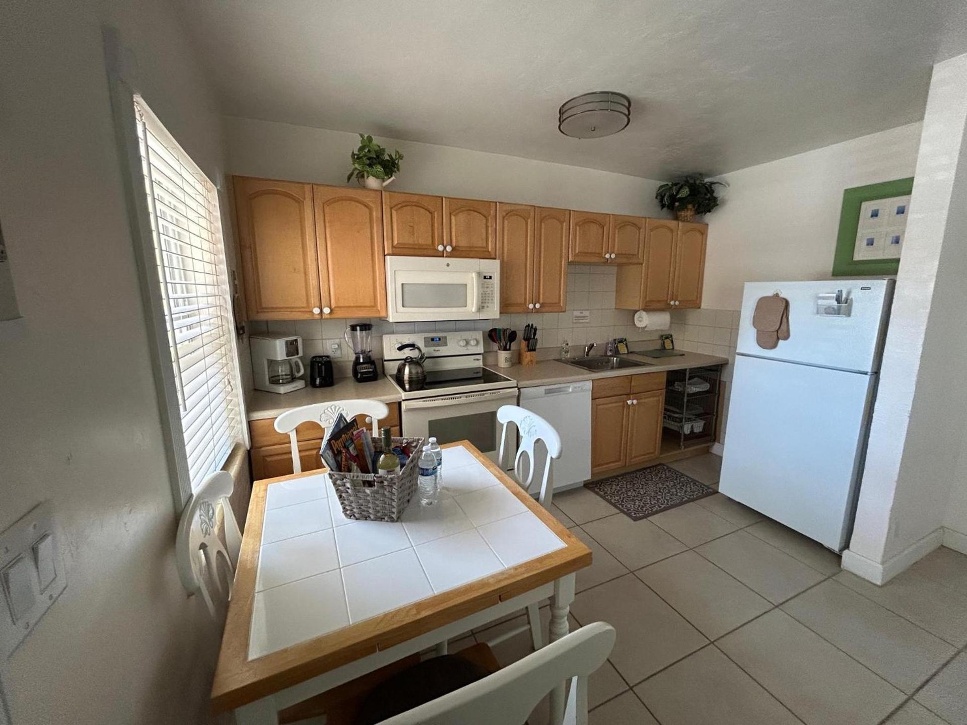 Bahama Beach Club Pompano - Fort Lauderdale - Charming and Cozy Studios & Apartments close to Beach with heated Pool photo 82